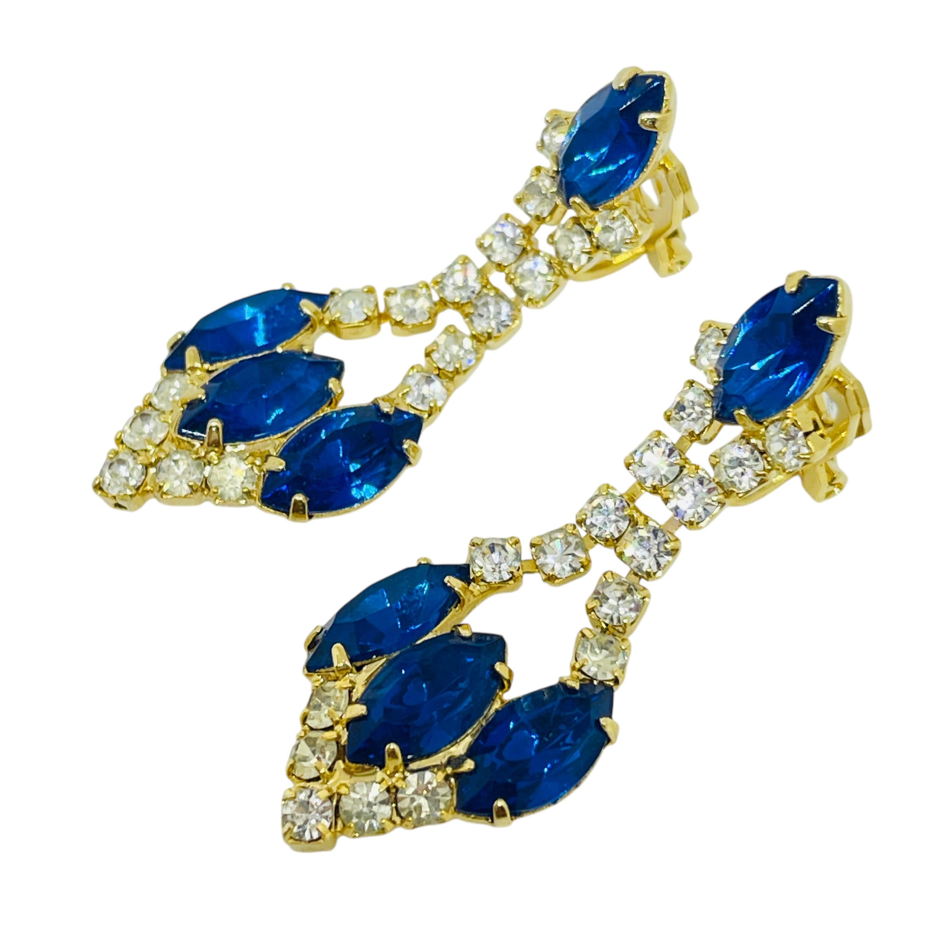 DETAILS

- • ohne Vorzeichen

- • goldfarben mit Glassteinen

- • Vintage-Designer-Ohrringe 

MASSNAHMEN

- •

CONDIT

- • sehr guter Vintage-Zustand mit minimalen Gebrauchsspuren

Sku 51

❤️❤️ VINTAGE-DESIGNER-SCHMUCK ❤️❤️

❤️❤️ ALEXANDER'S