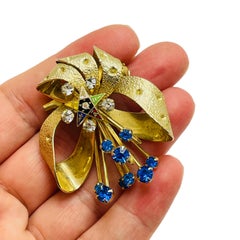 Broche vintage en forme d'étoile émaillée en saphir et strass doré