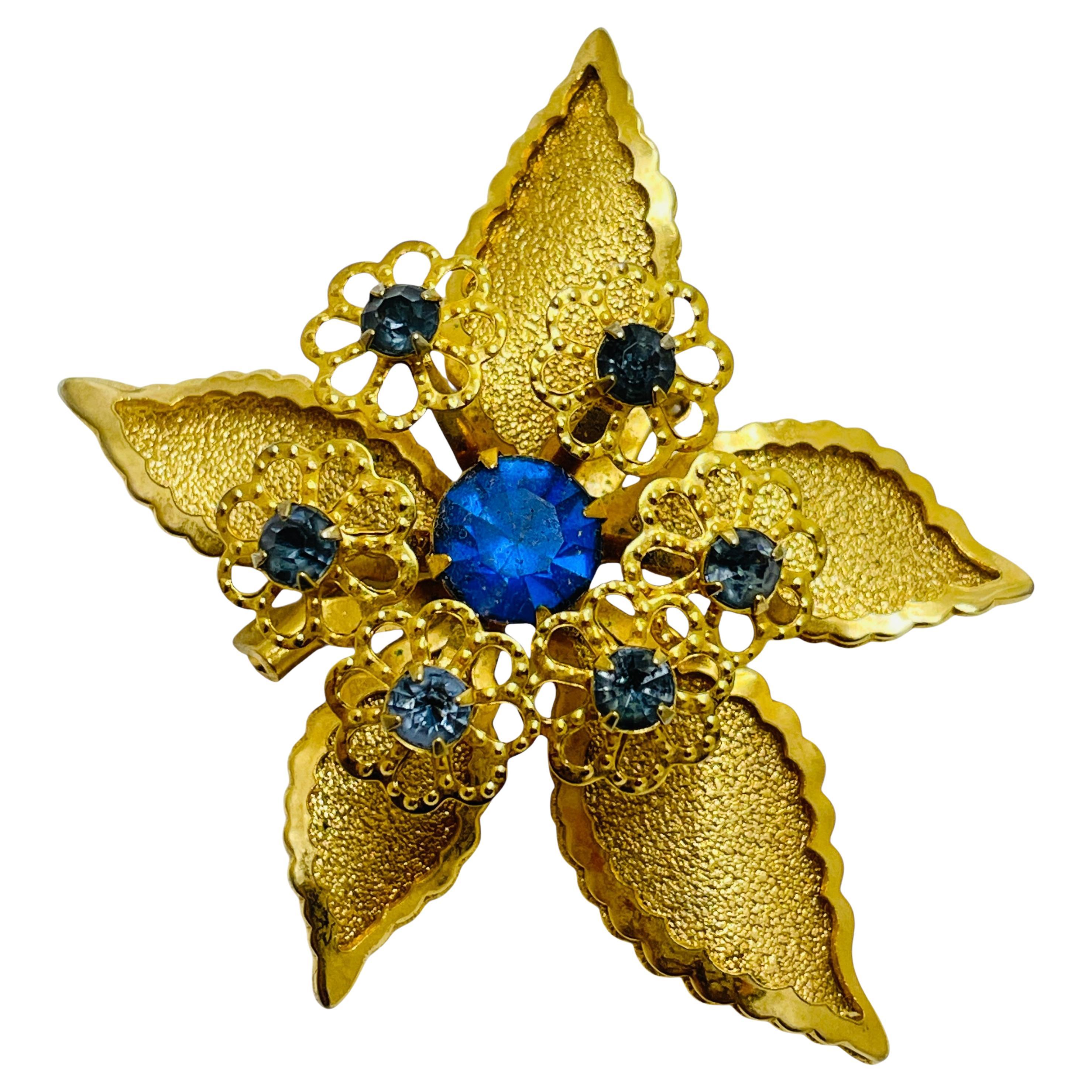 Spilla vintage di design con fiore di strass e zaffiro in tonalità oro