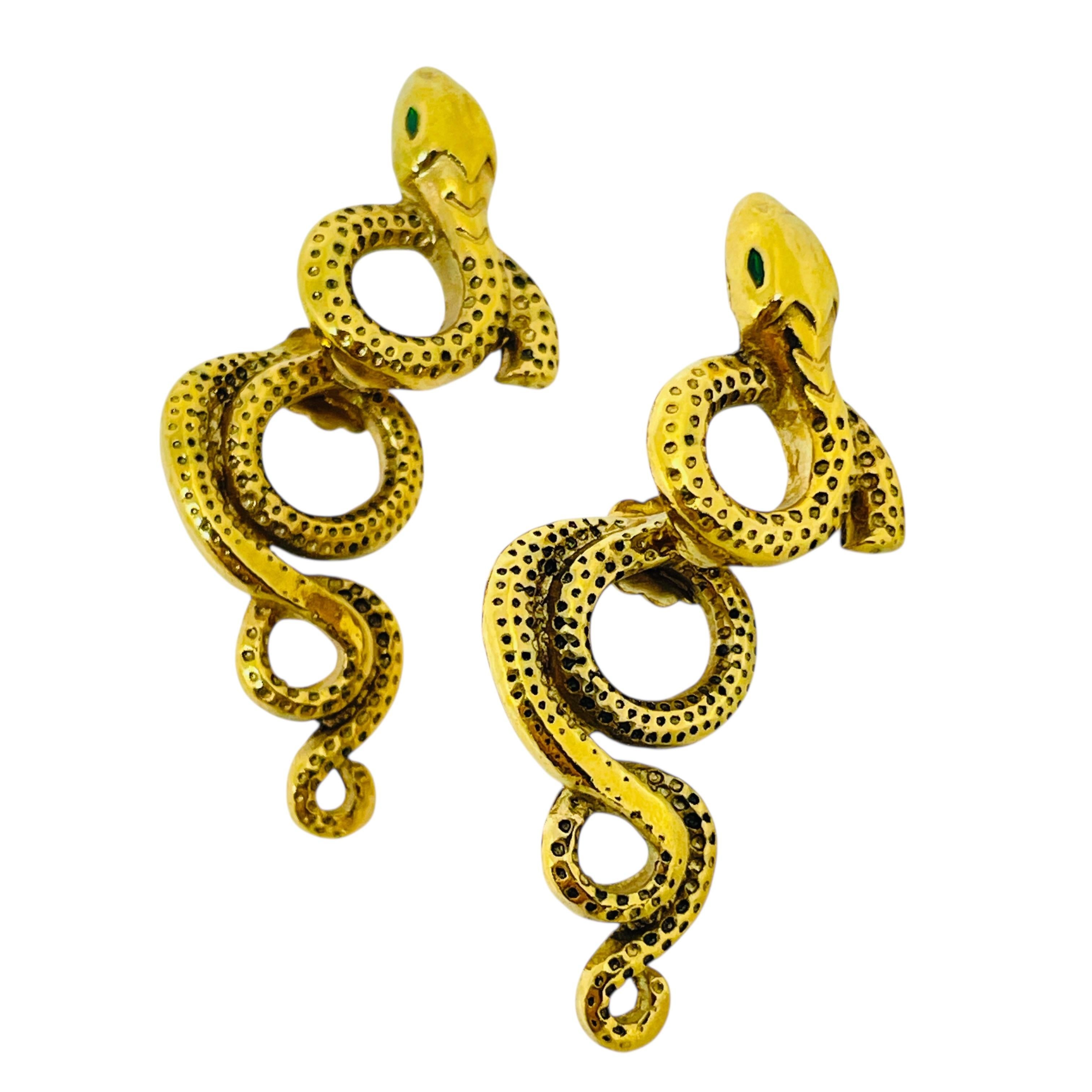 Vintage gold tone signed V pink snake emerald crystal eyes designer earrings For Sale 2