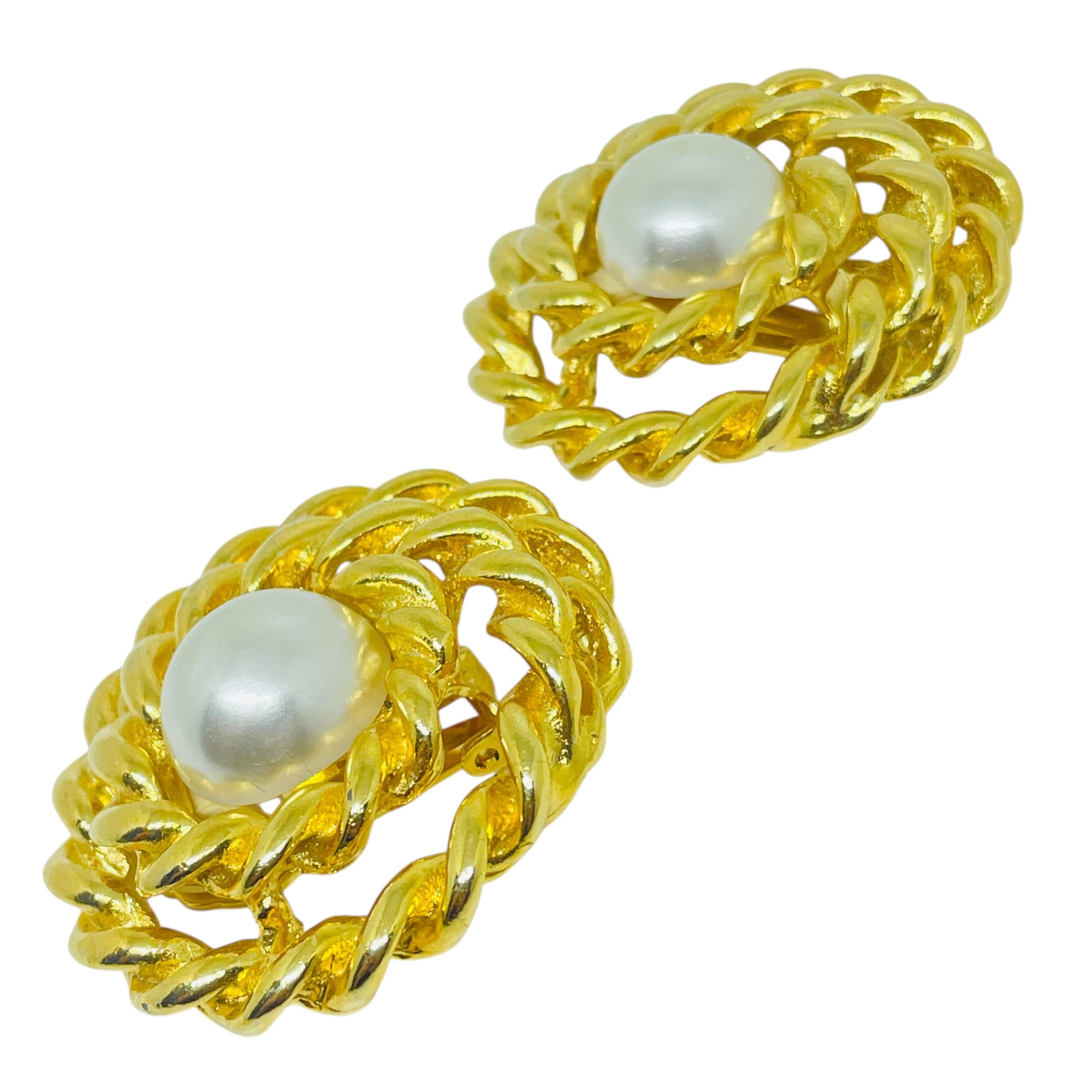 Women's or Men's Vintage gold tone swirl faux pearl designer 80's clip on earrings For Sale