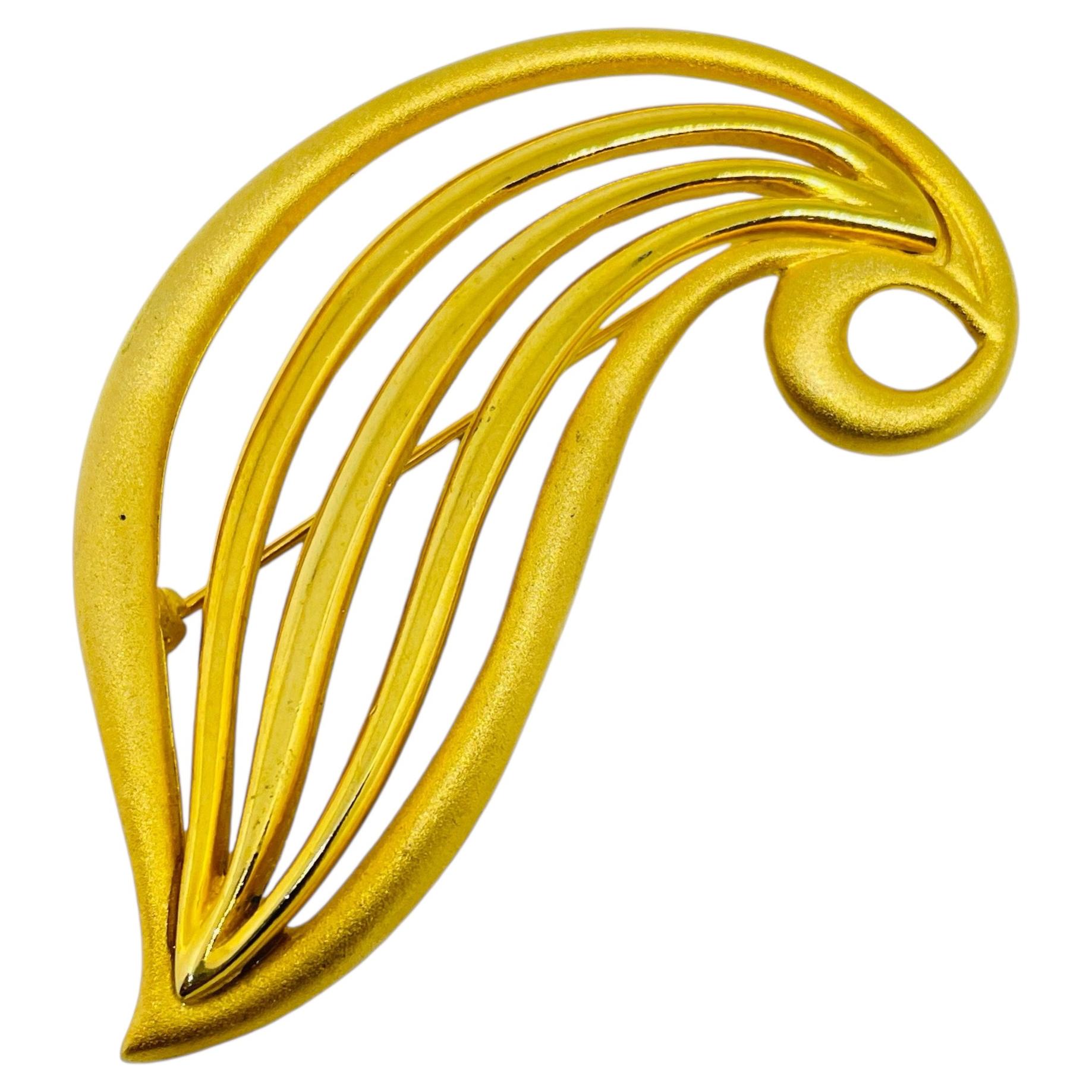 Vintage gold tone swirl leaf designer brooch