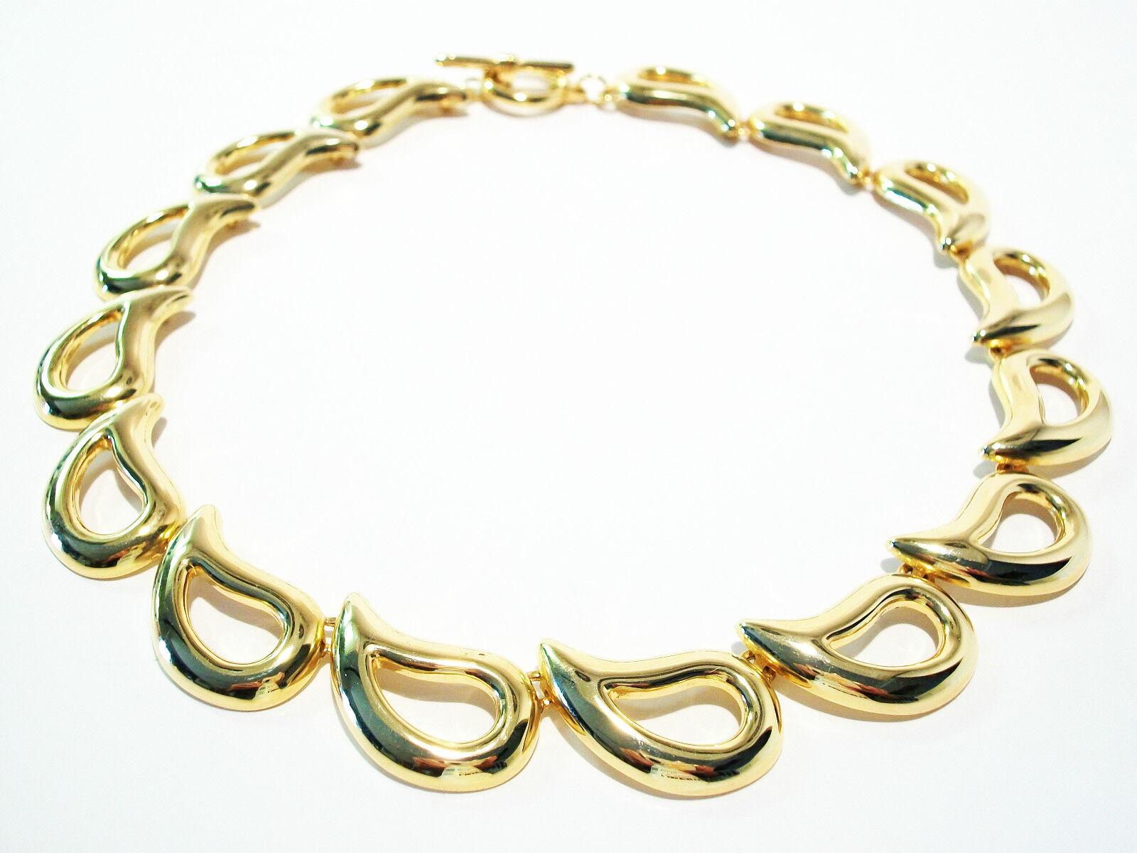 Vintage gold tone teardrop design chain link necklace - toggle closure - unsigned - circa 1980's.

Excellent vintage condition - no loss - no damage - no repairs - minor surface scratches from age and use - ready to wear.

Size - 17 1/2