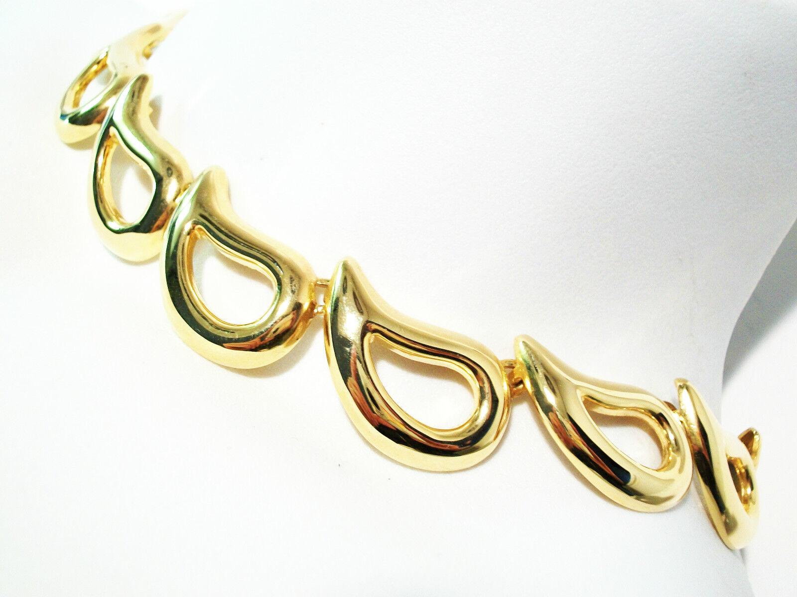 Vintage Gold Tone Teardrop Design Necklace - Toggle Closure - Unsigned - C. 1980 In Good Condition For Sale In Chatham, CA