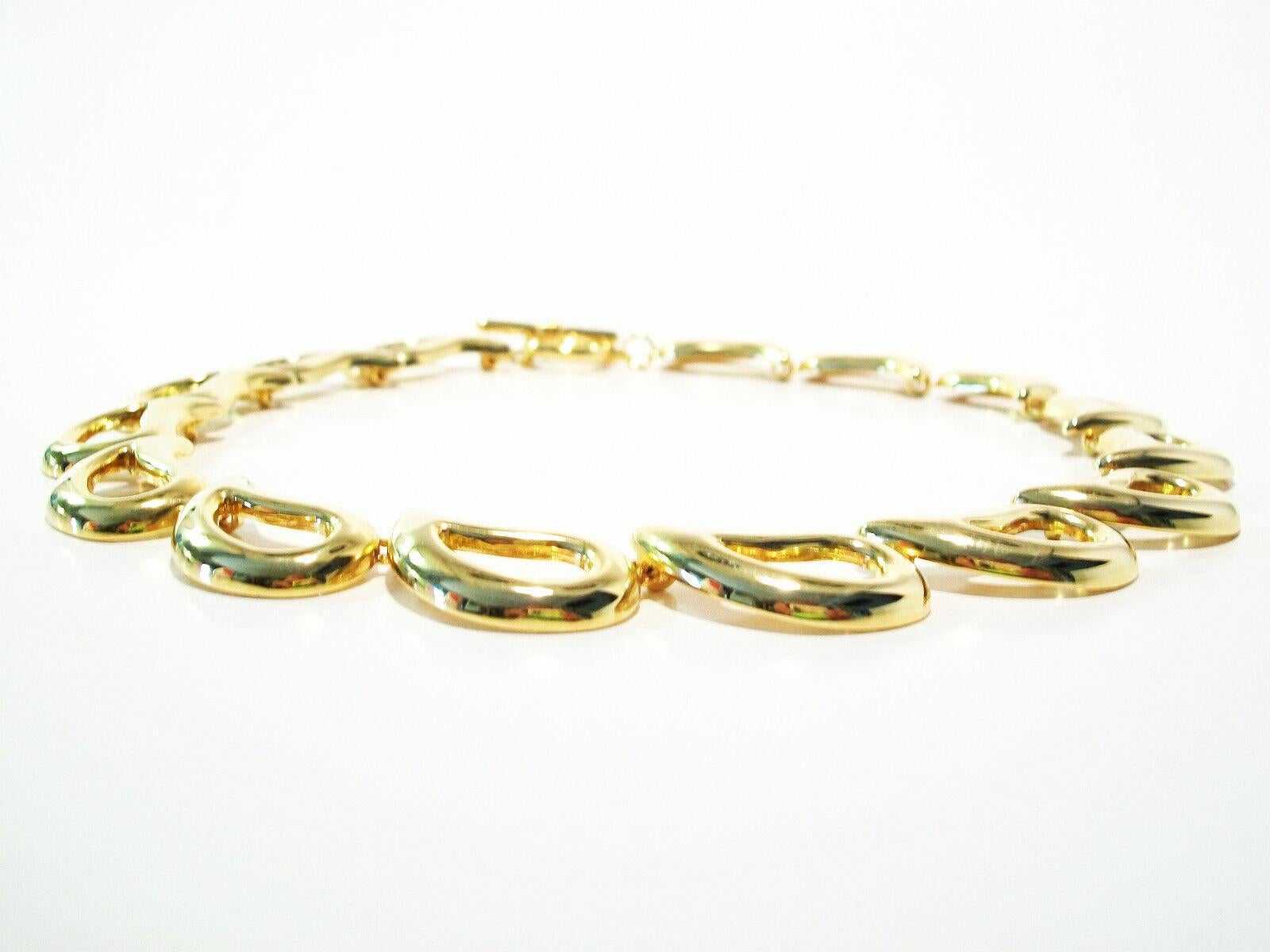 Vintage Gold Tone Teardrop Design Necklace - Toggle Closure - Unsigned - C. 1980 For Sale 1