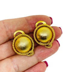 Boucles d'oreilles à clip vintage en or texturé