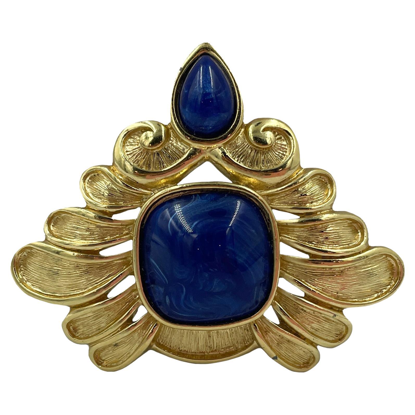 Vintage gold tone Trifari brooch, 1980s For Sale