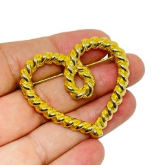 Vintage gold tone twisted rope heart designer brooch