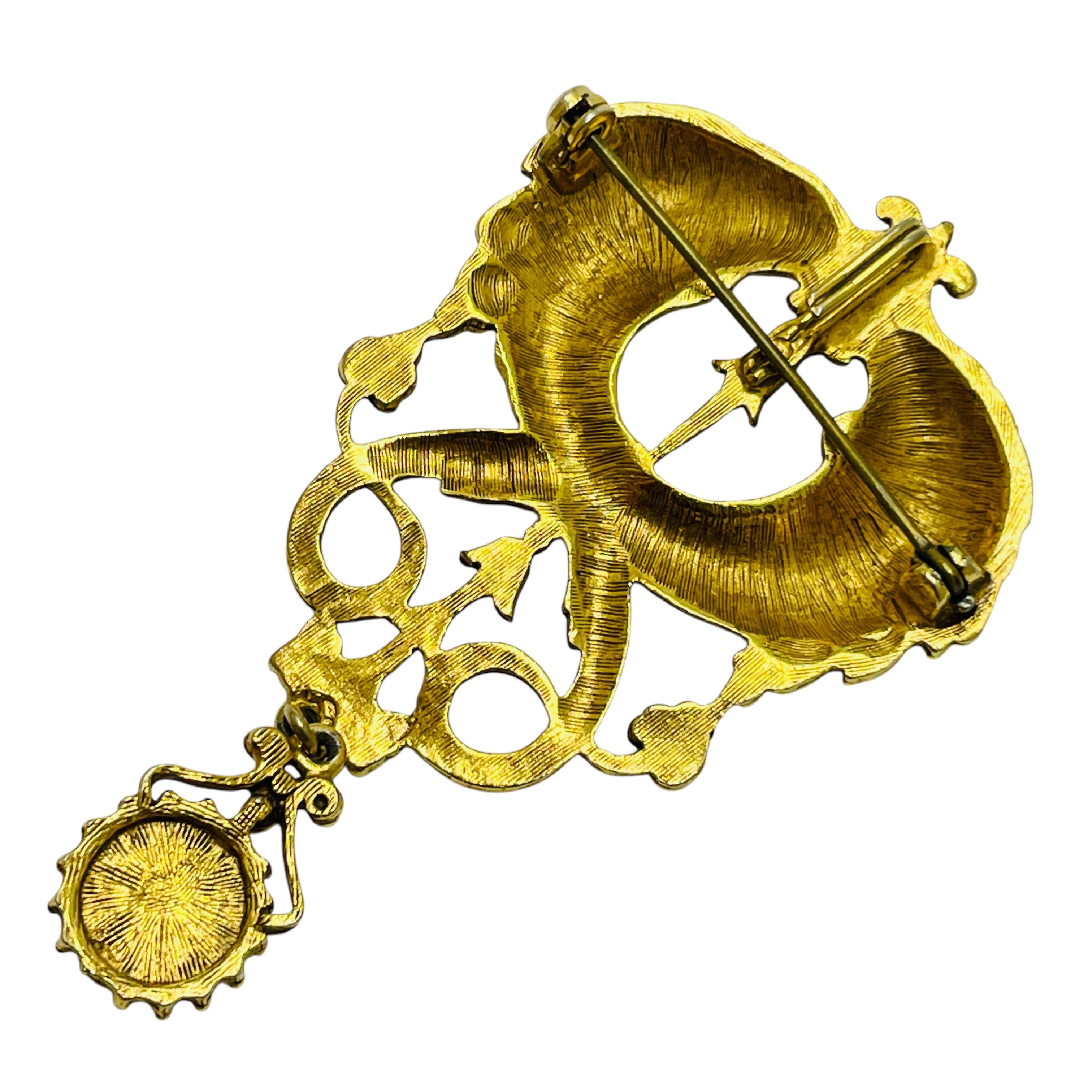 Vintage gold tone unique dangle designer brooch In Good Condition For Sale In Palos Hills, IL