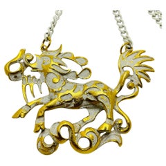 Collar vintage de esmalte blanco dorado con forma de dragón
