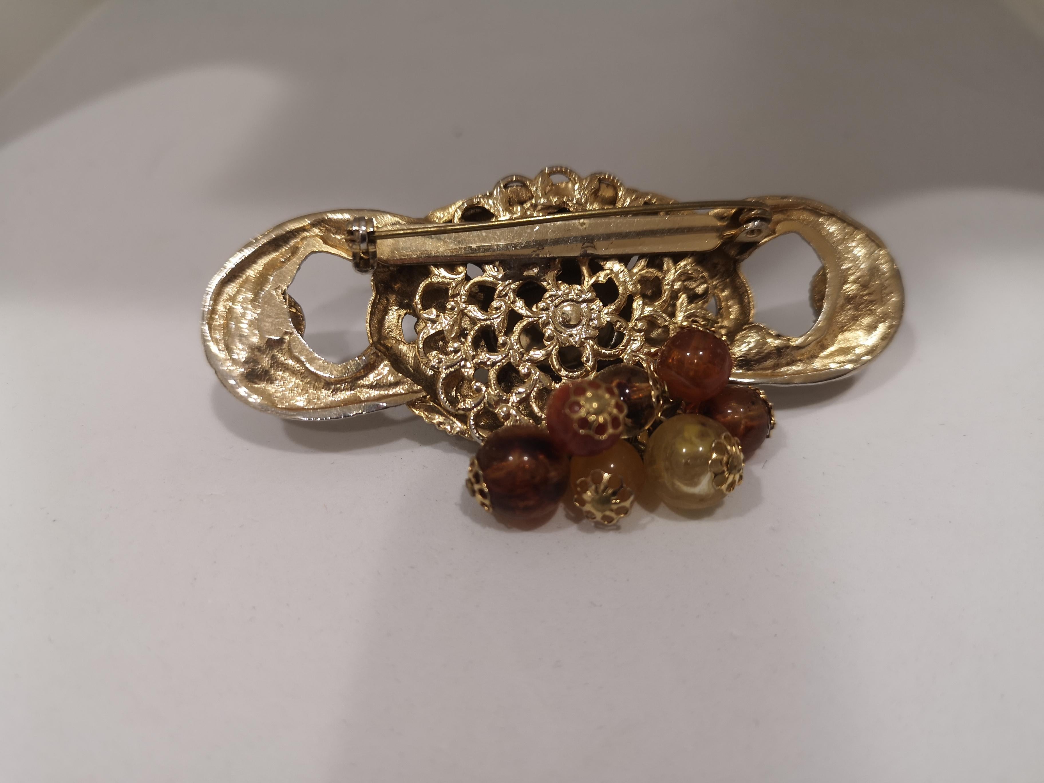 Vintage gold tone with amber stones brooch For Sale 1