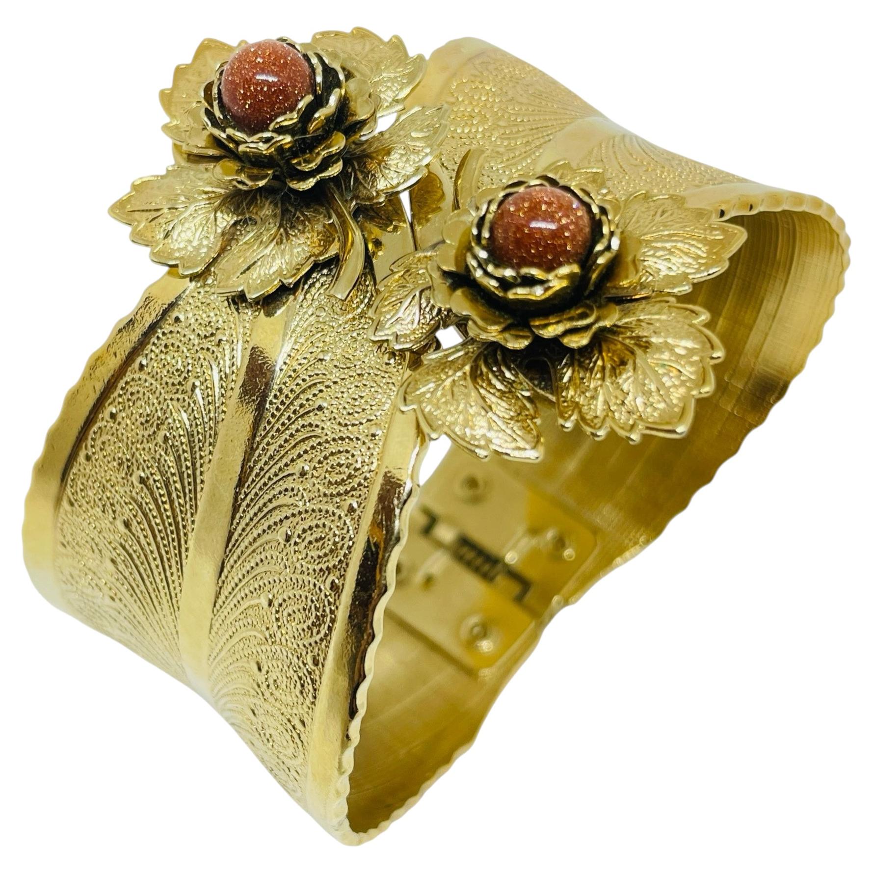 Bracciale vintage color oro con fiorellino decorativo in pietra dorata
