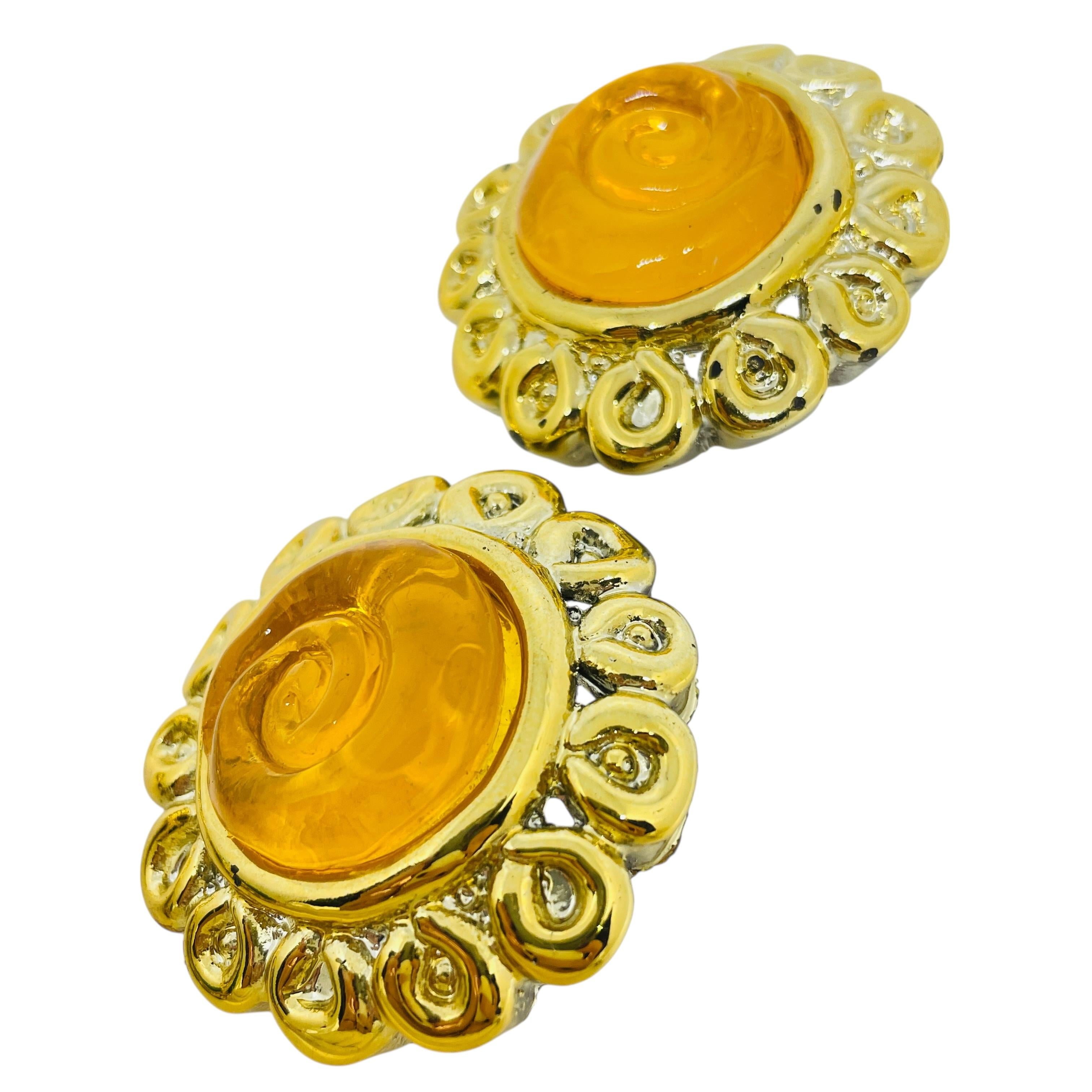 Women's or Men's Vintage gold tone yellow resin designer 80's clip on earrings For Sale