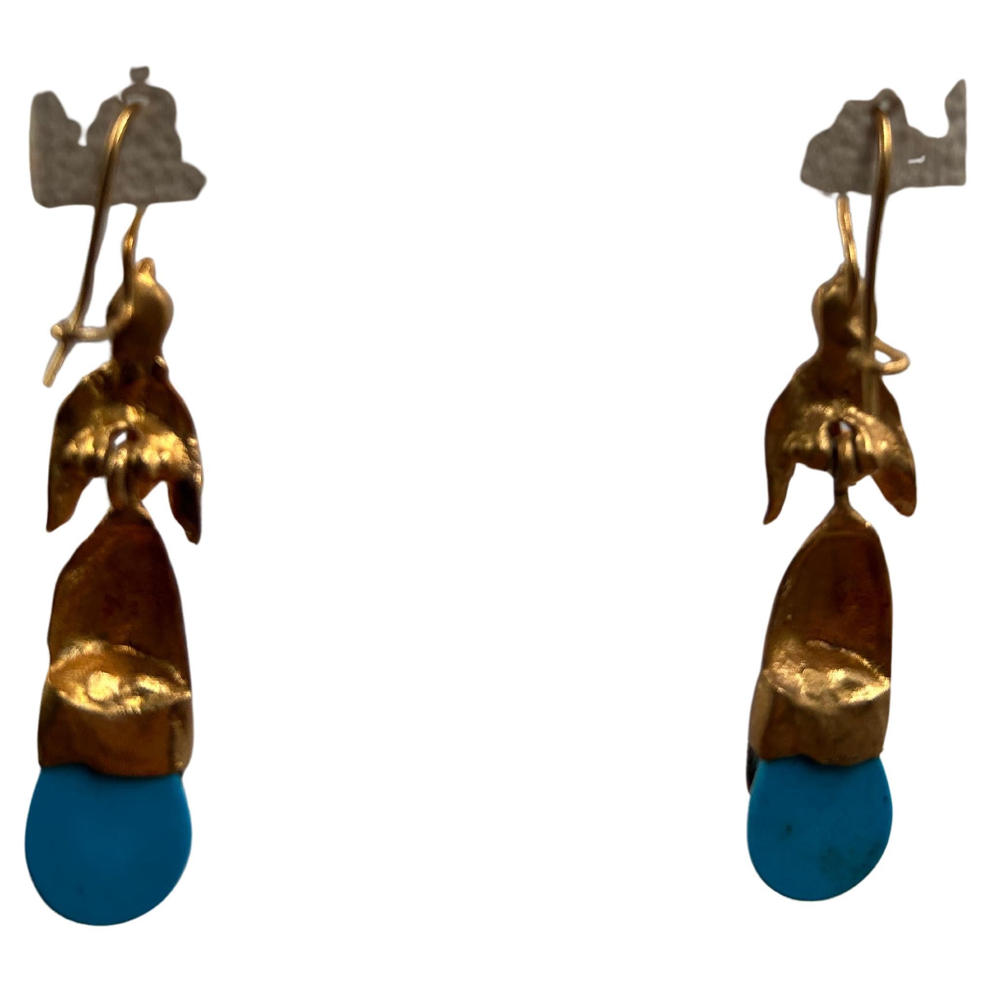 Delicate and romantic, these vintage gold-toned brass floral drop earrings feature intricately crafted flower motifs with graceful, sculptural detailing. The warm gold finish enhances their timeless charm, while the drop design adds movement and
