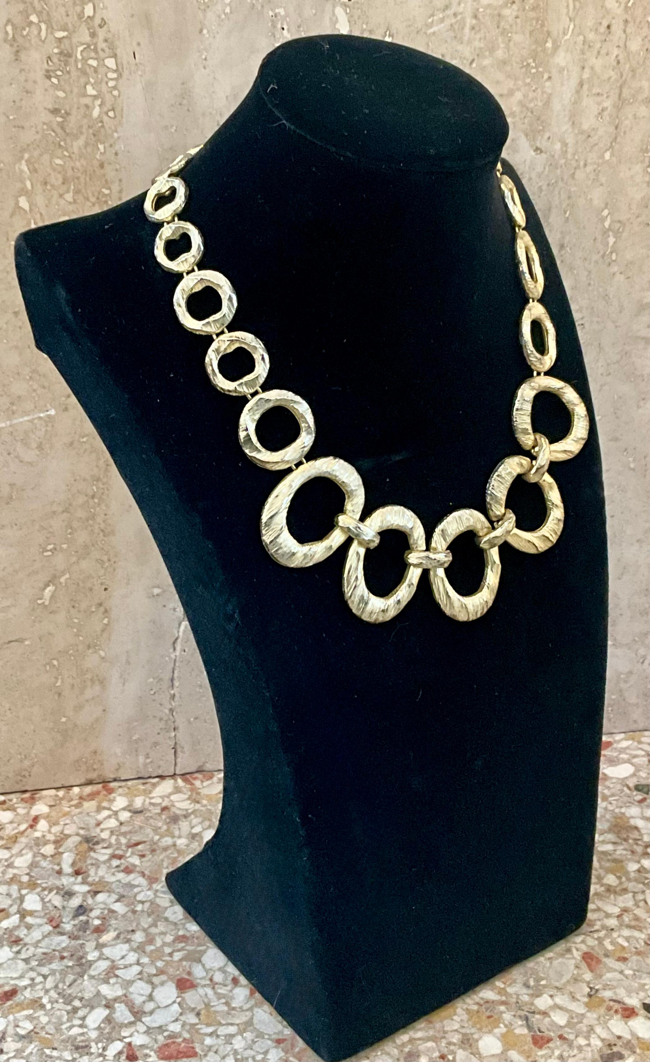 da uomo o donna Collana a cerchi aperti martellati vintage in tonalità oro in vendita