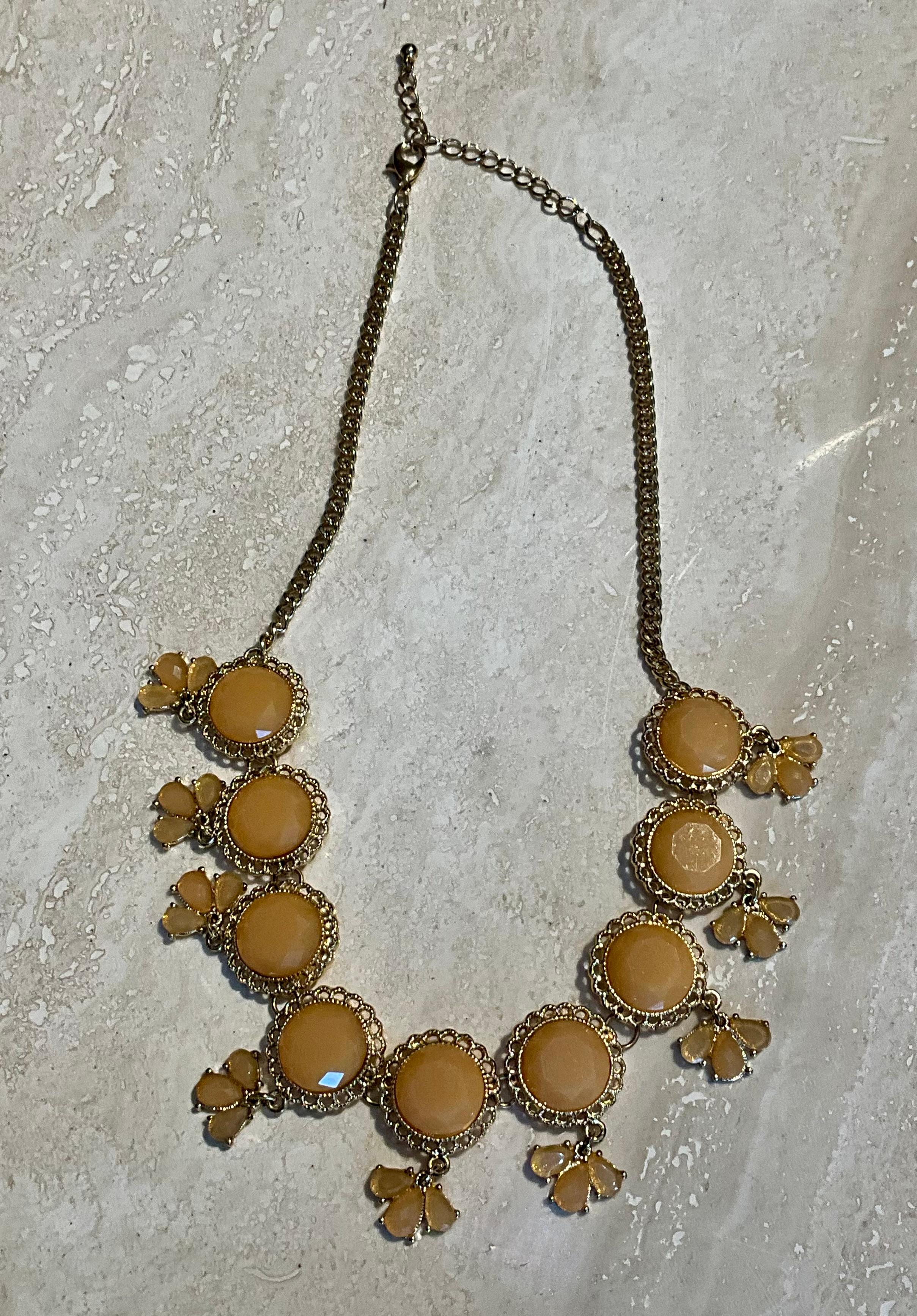 Collana dichiarativa vintage in tonalità oro in vendita 1