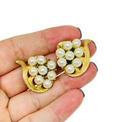 Boucles d'oreilles à clip vintage en tonneau doré avec feuilles en perles de culture
