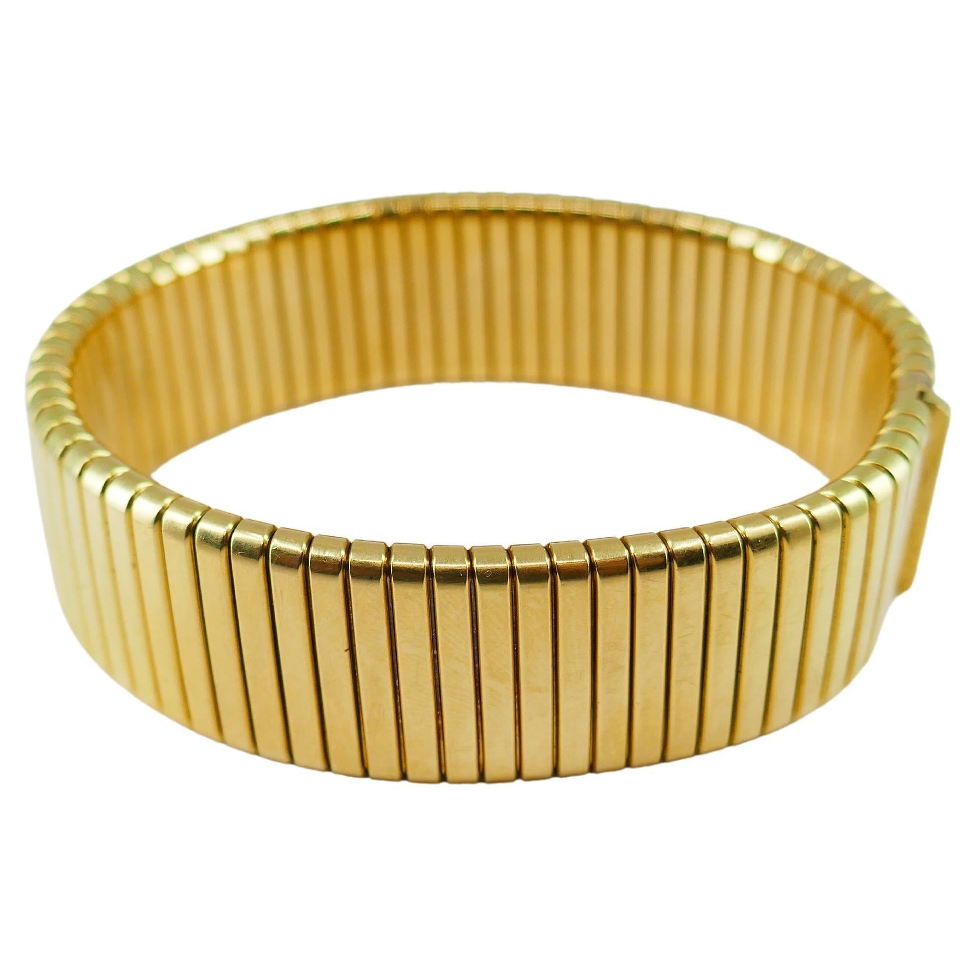 A great vintage Tubogas bracelet made of 18k gold.
The bracelet is elegant and classic. It has rectangular shape with slightly rounded edges. The bracelet’s geometry it perfect; the vertical lines’ width works well with the overall bracelet's width.