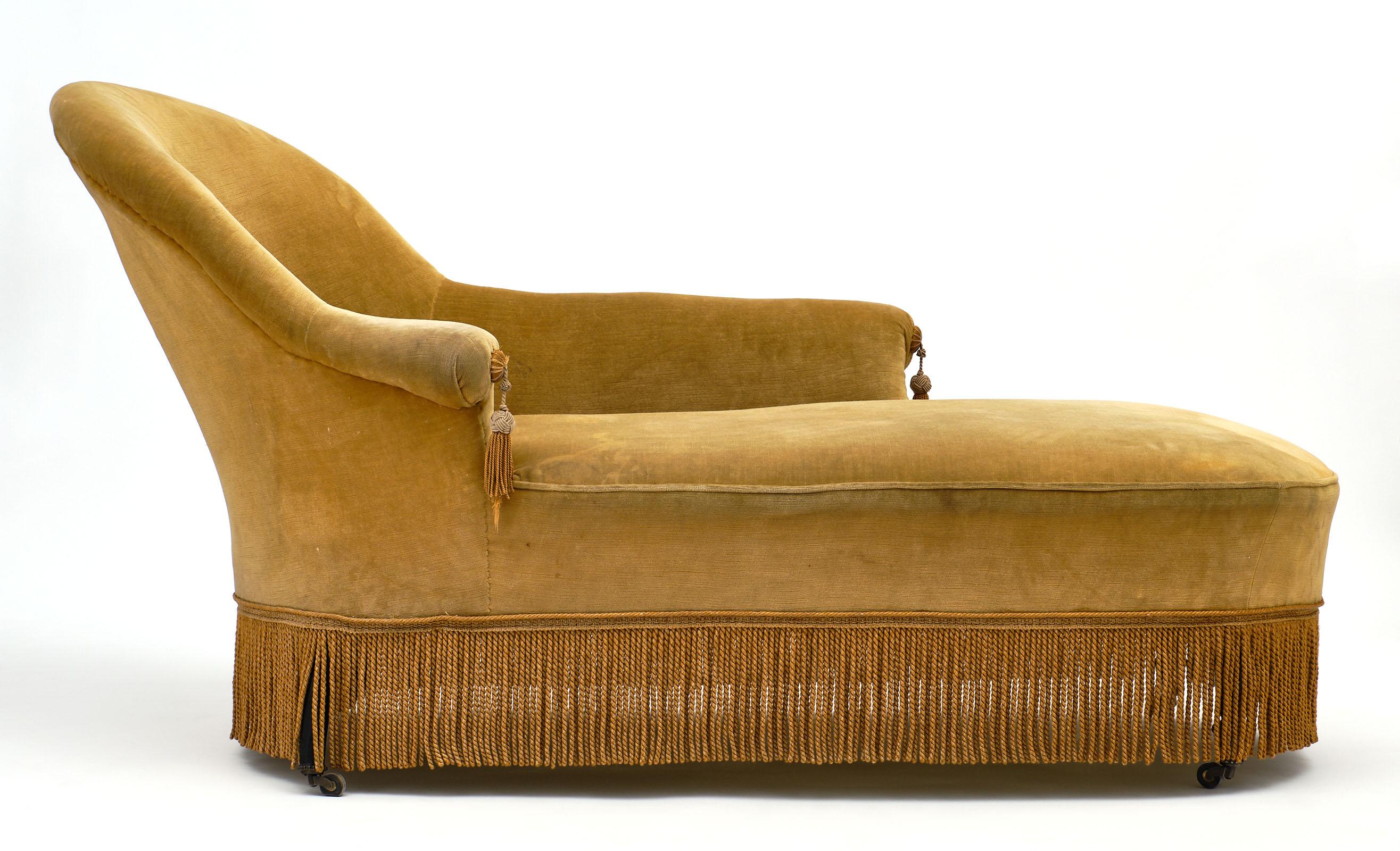 Vintage Gold Velvet Chaise Lounge In Good Condition In Austin, TX