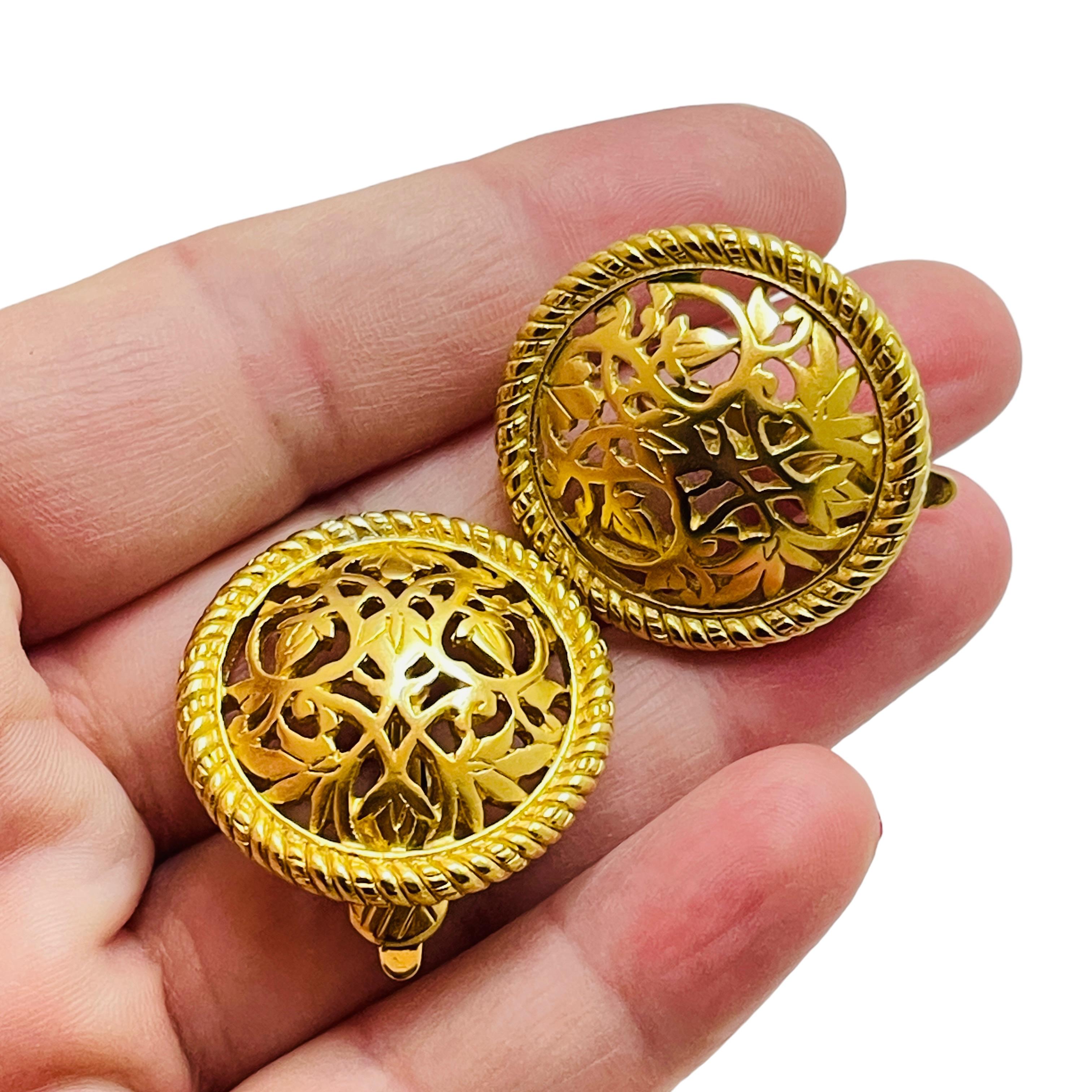 Women's or Men's Vintage gold clip on earrings For Sale