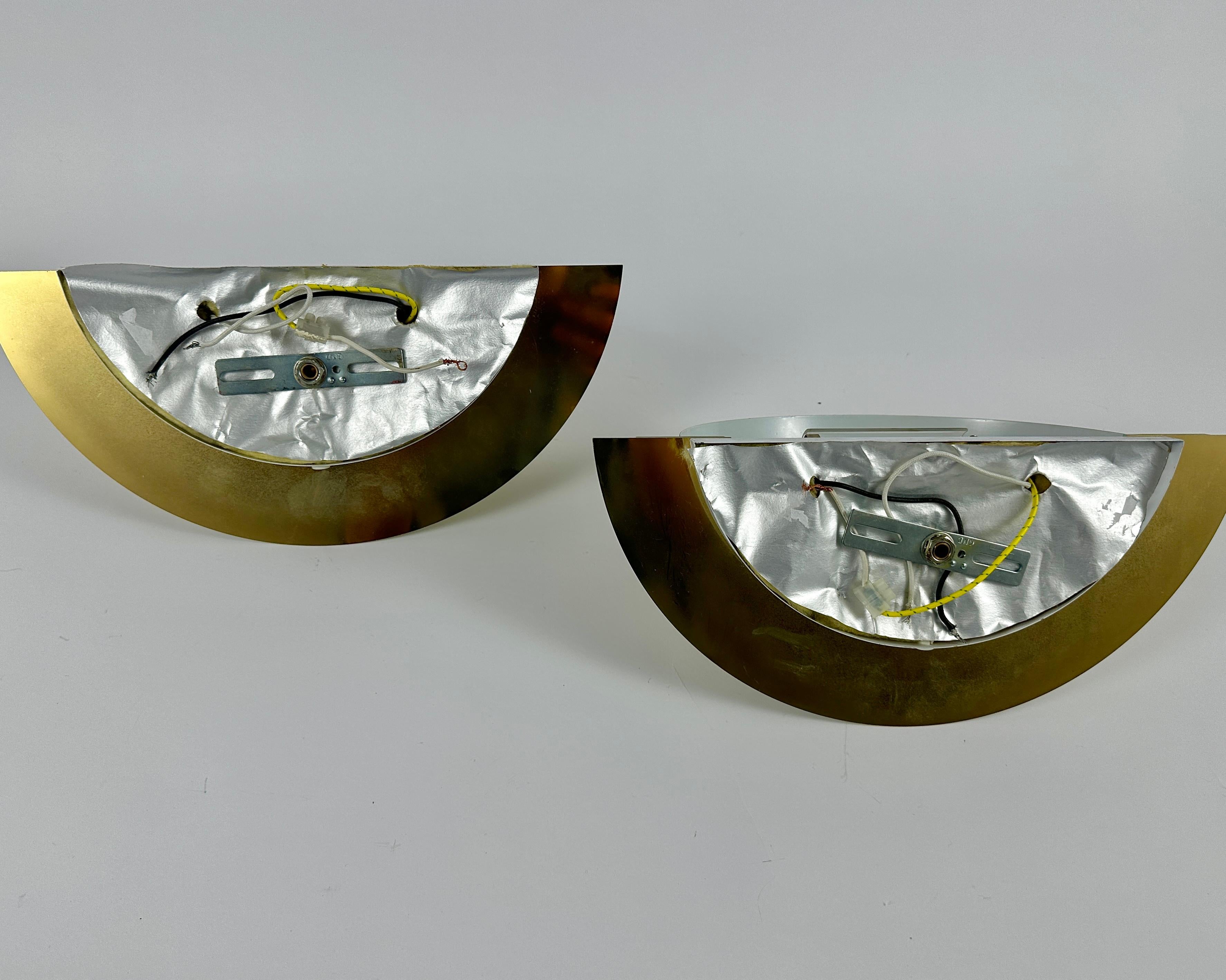 Pair of regency half-moon sconces designated and produced in Holland in the Mid 20th Century.

Awesome vintage half-moon wall lamps by Dutch lighting brand E-lite. Made of 24K Gold Plated metal and plexiglas.

Wall lamps are a unique combination of