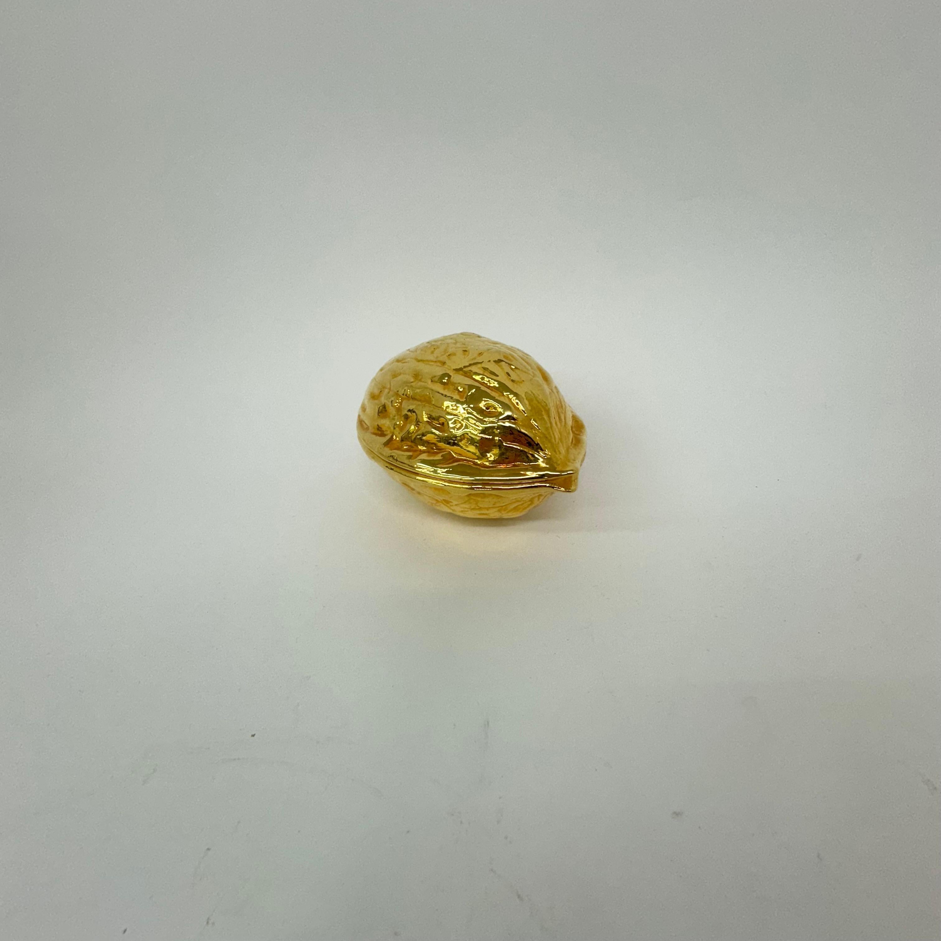 Rompicapo d'oro a forma di noce d'epoca, anni '70 in vendita 5