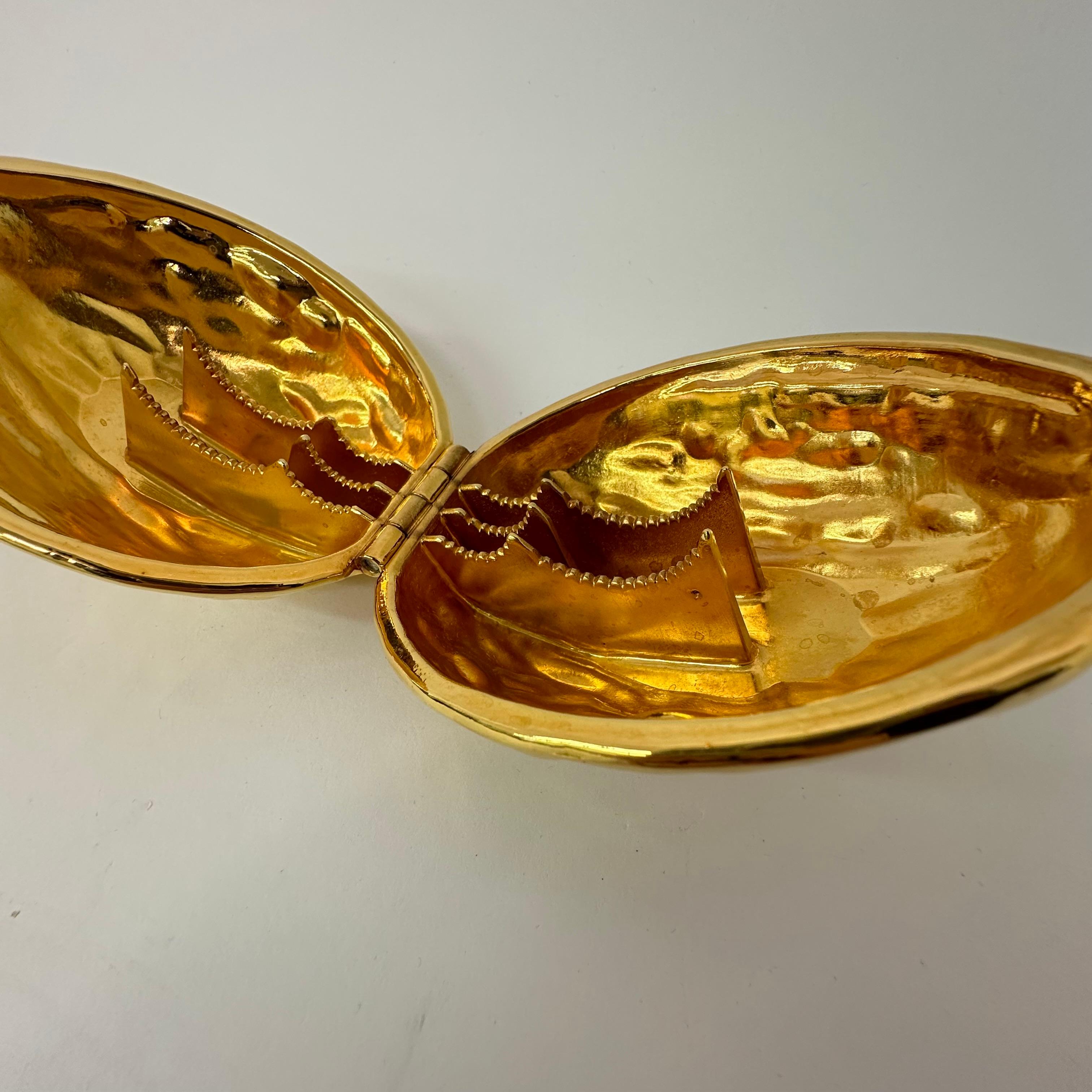 Rompicapo d'oro a forma di noce d'epoca, anni '70 in vendita 10
