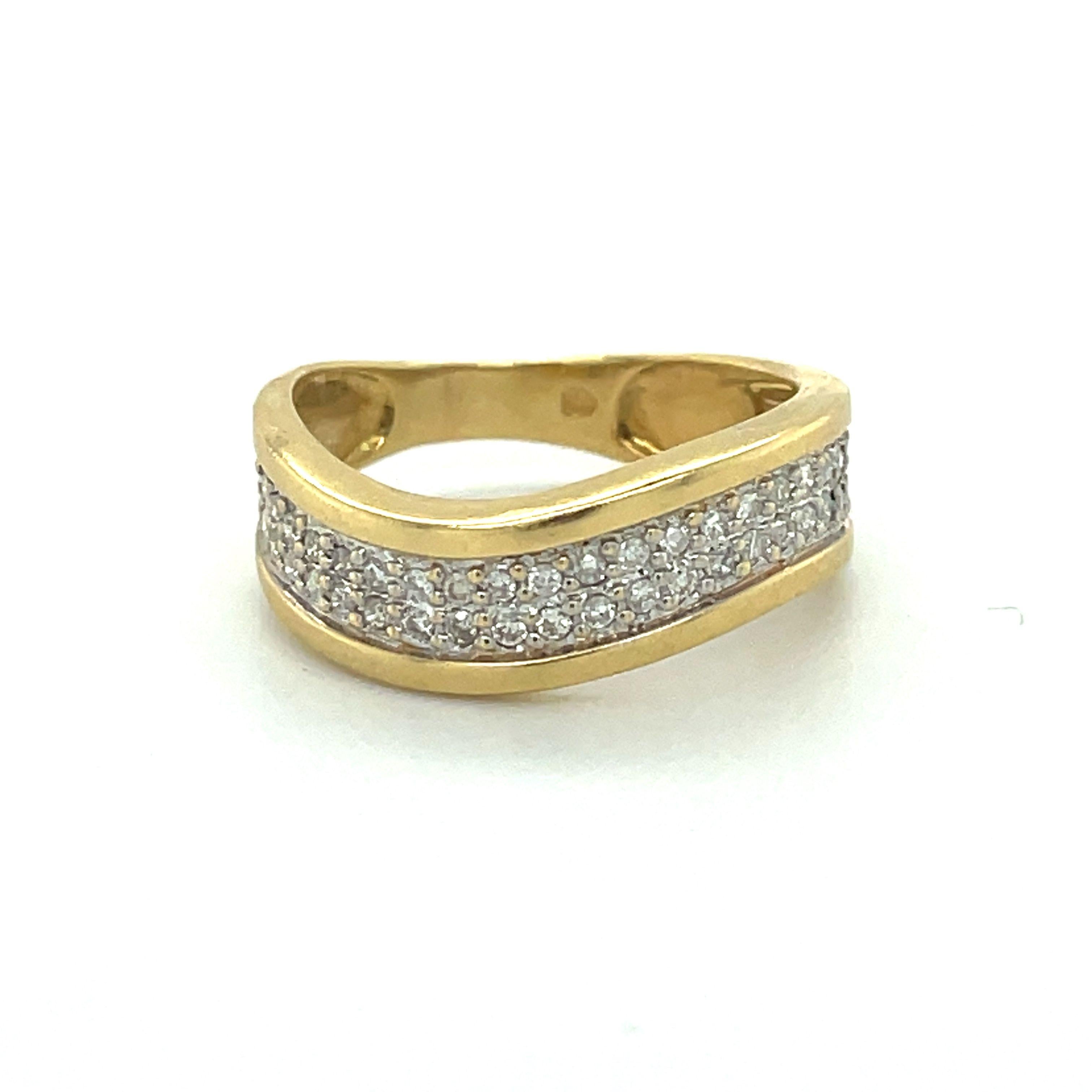 Brilliant Cut Vintage Gold Wave Band, 0.25CT Diamond, 18k Yellow Gold ring, weddding band ring For Sale