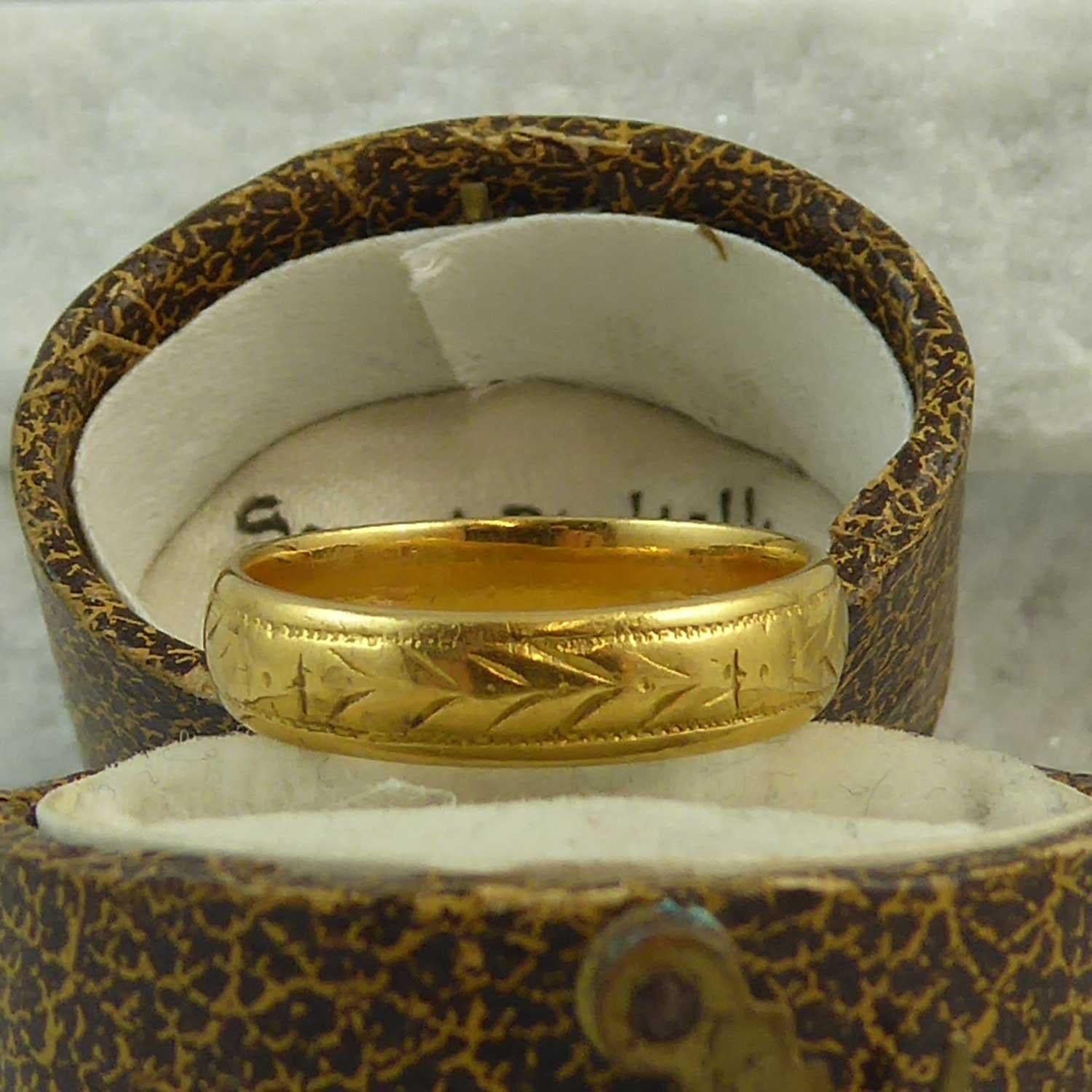 Vintage Gold Wedding Ring, Hallmarked, 1938 In Good Condition In Yorkshire, West Yorkshire