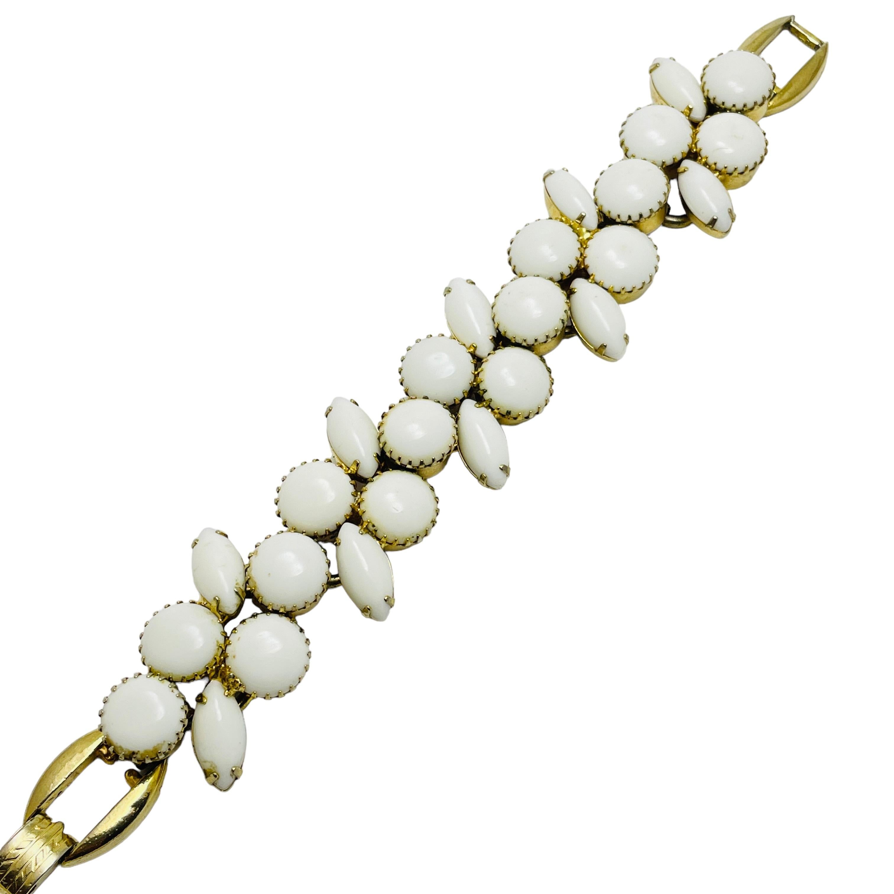 Vintage gold white milk glass rhinestone link designer bracelet In Good Condition For Sale In Palos Hills, IL