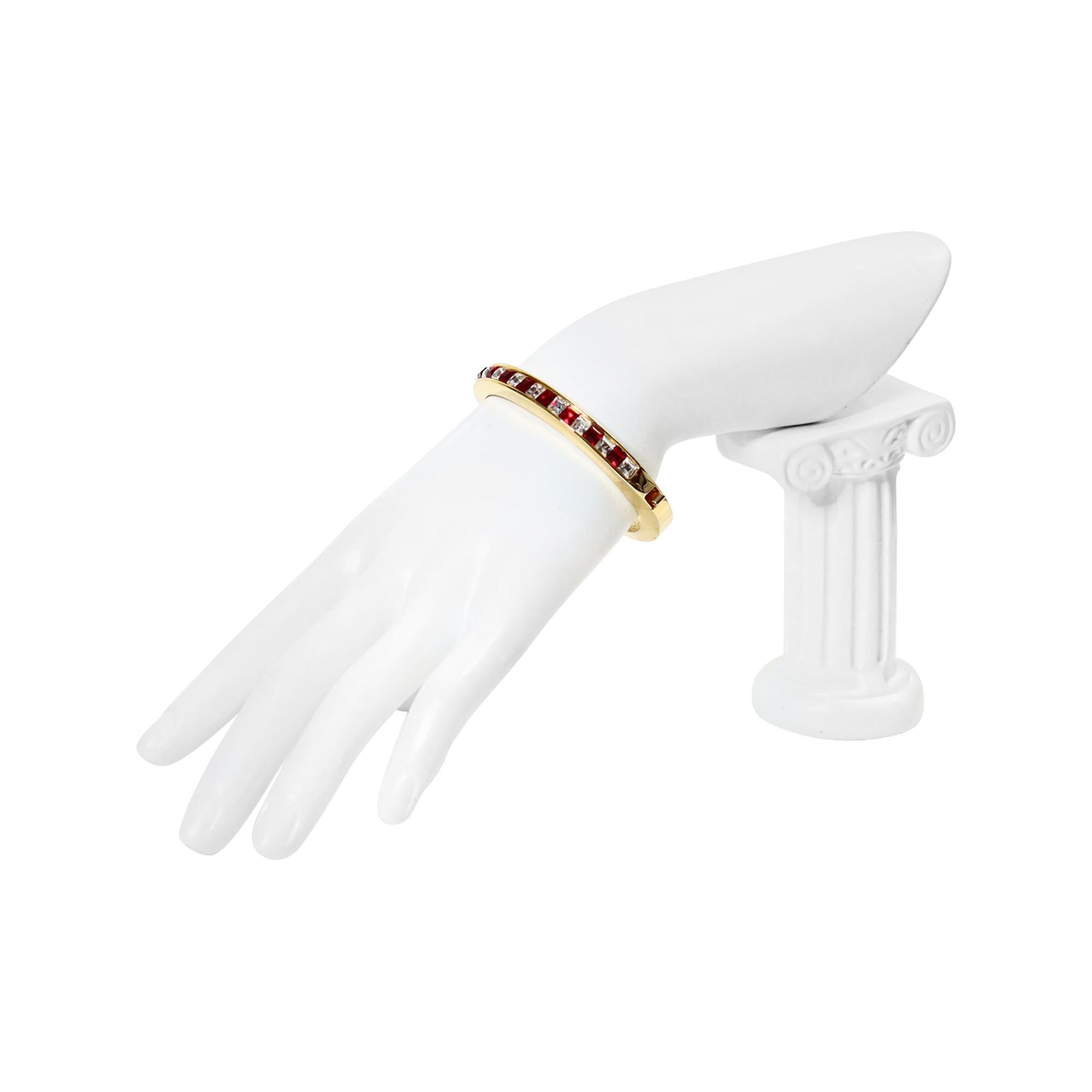 Pulsera vintage de oro con cristal rojo y transparente Circa años 80 en venta 2
