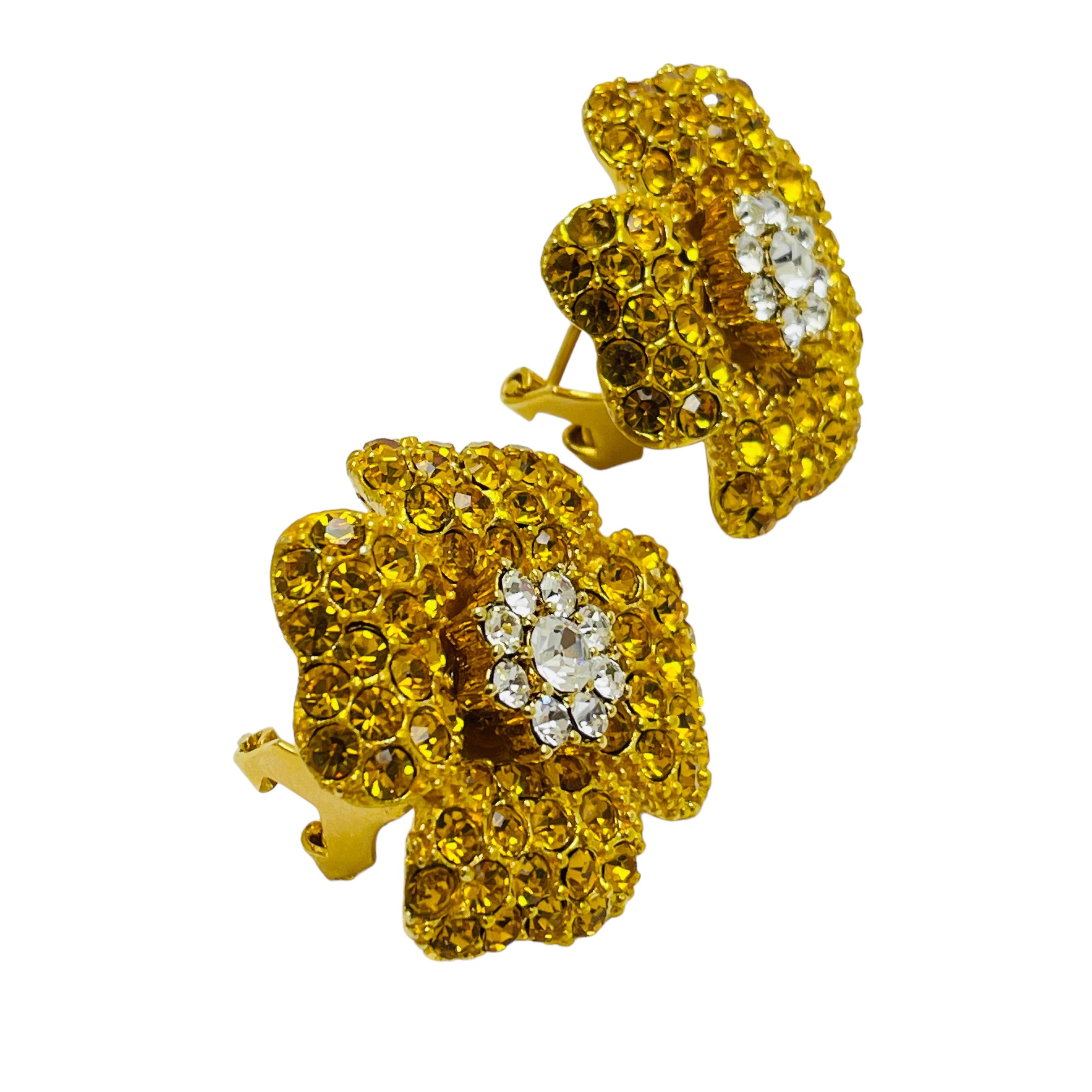 Orecchini a clip di design a forma di fiore in oro giallo d'epoca con cristalli e clip In condizioni buone in vendita a Palos Hills, IL