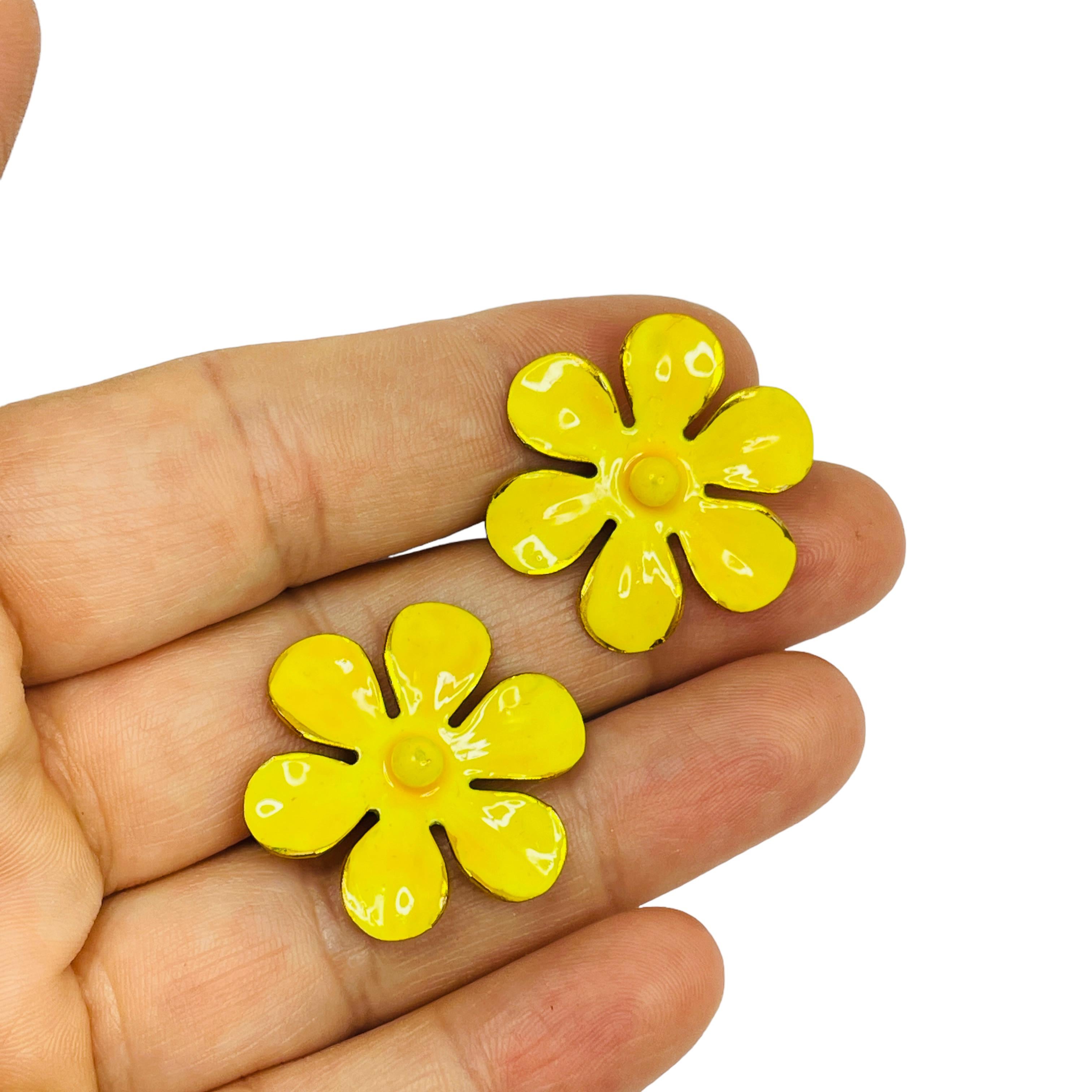 Women's or Men's Vintage gold yellow enamel flower clip on earrings For Sale