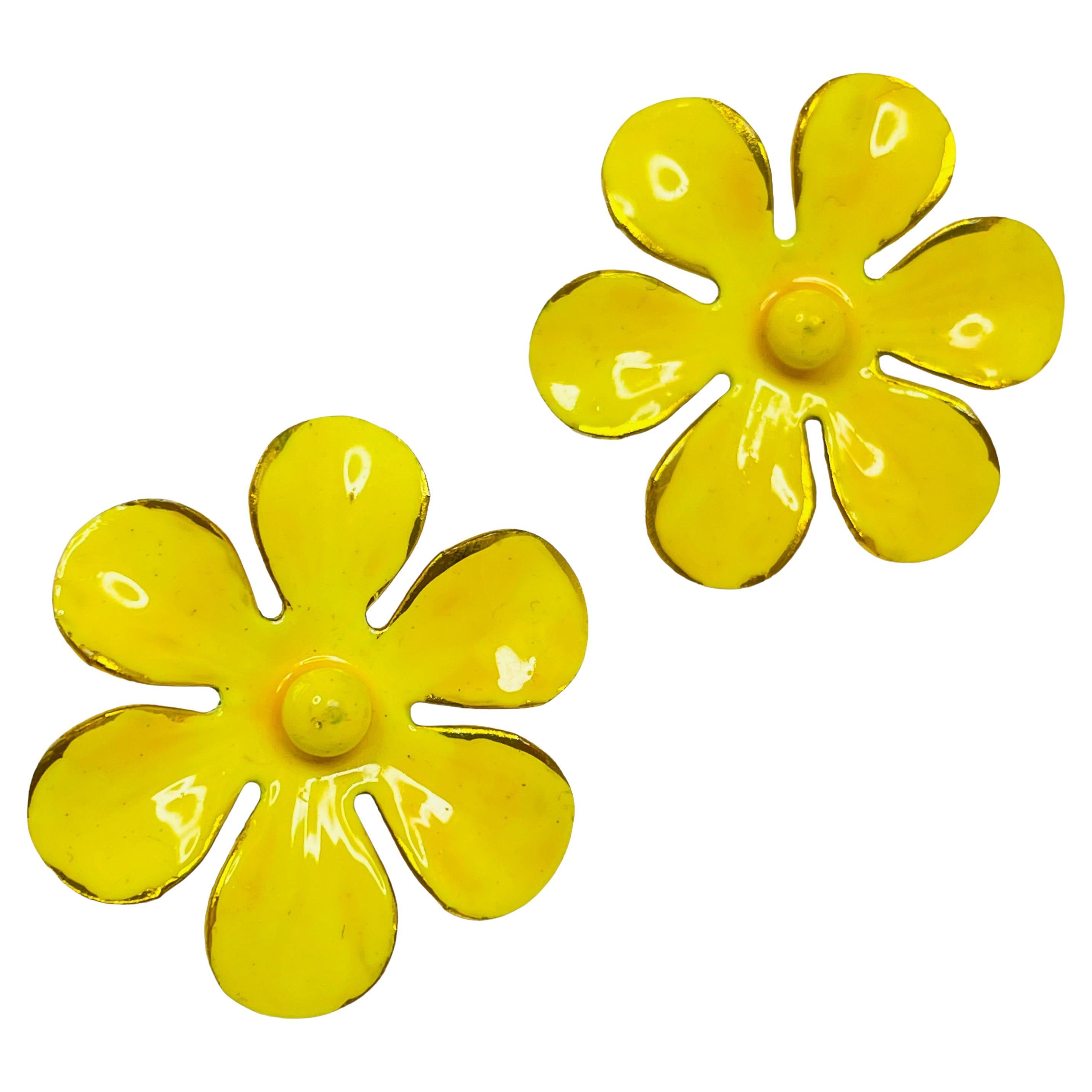 Vintage gold yellow enamel flower clip on earrings For Sale
