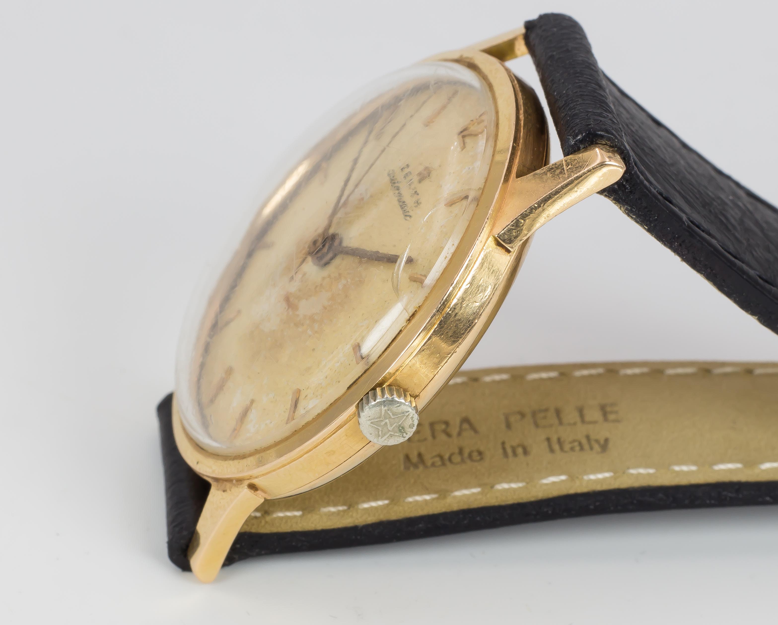 A vintage gold Zenith automatic wrist watch, dating from the 1950s. 

BRAND
Zenith

MATERIALS
Gold

MEASUREMENTS
Diameter: 38 mm