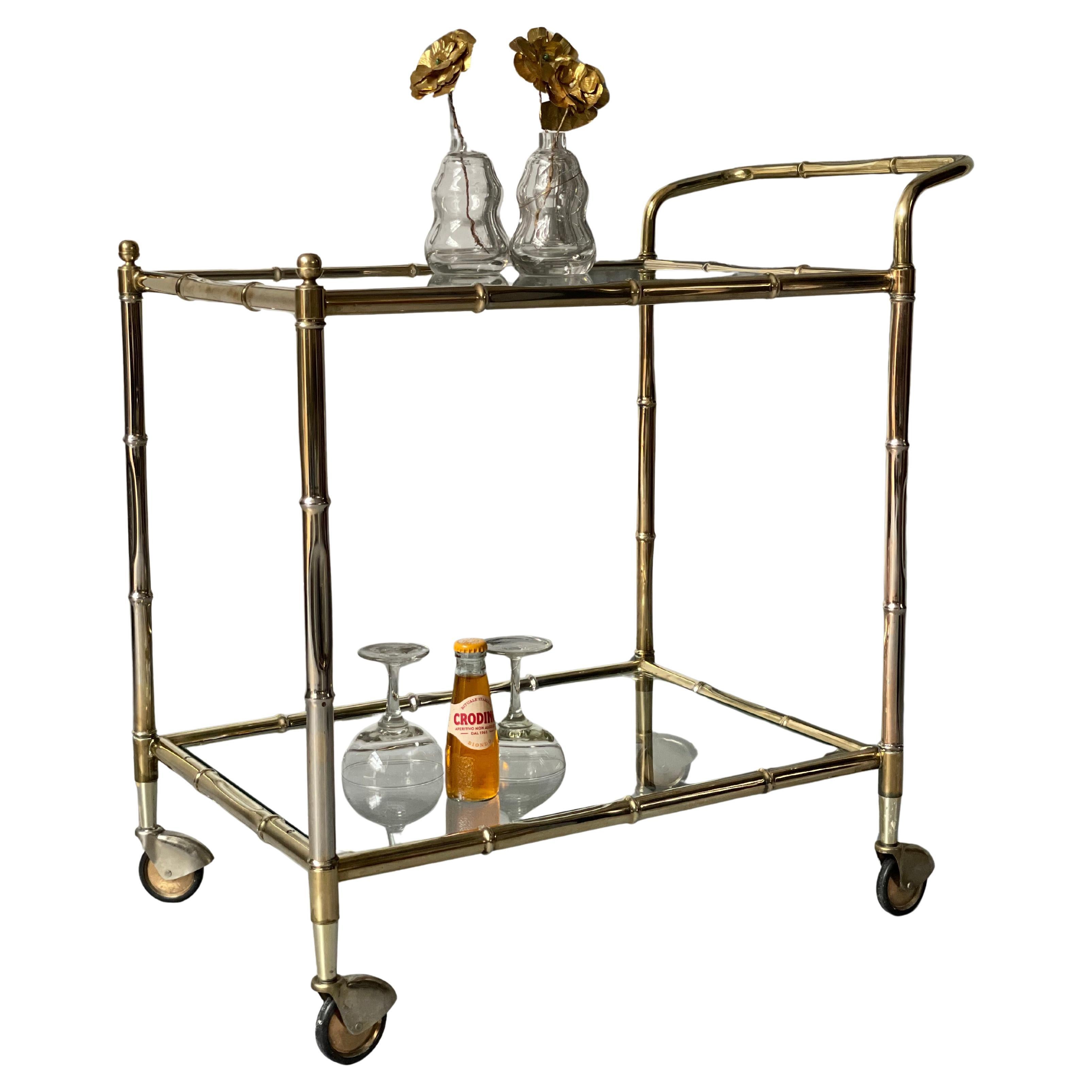 Goldener Vintage-Barwagen