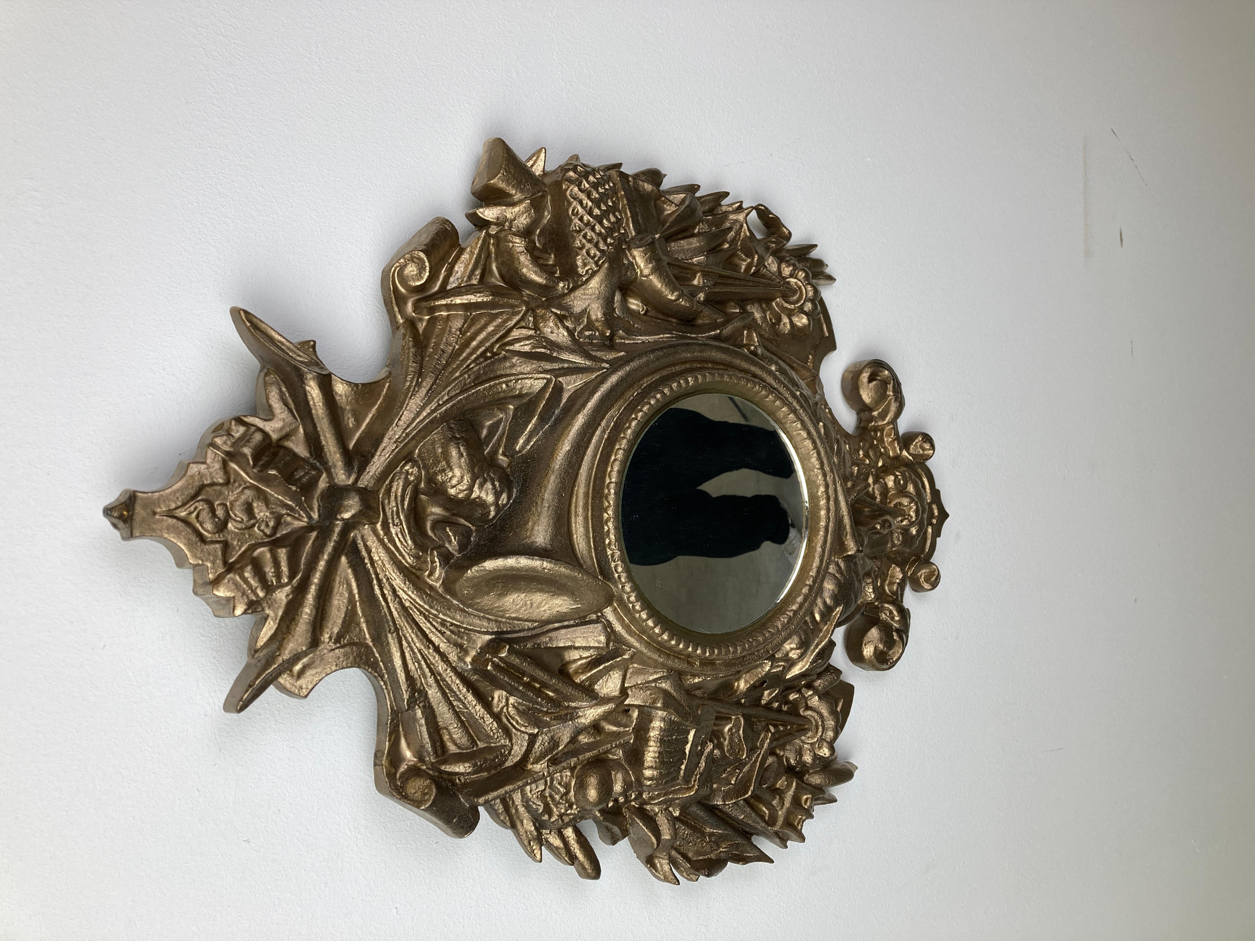 Français Miroir de style baroque doré vintage, années 1960 en vente