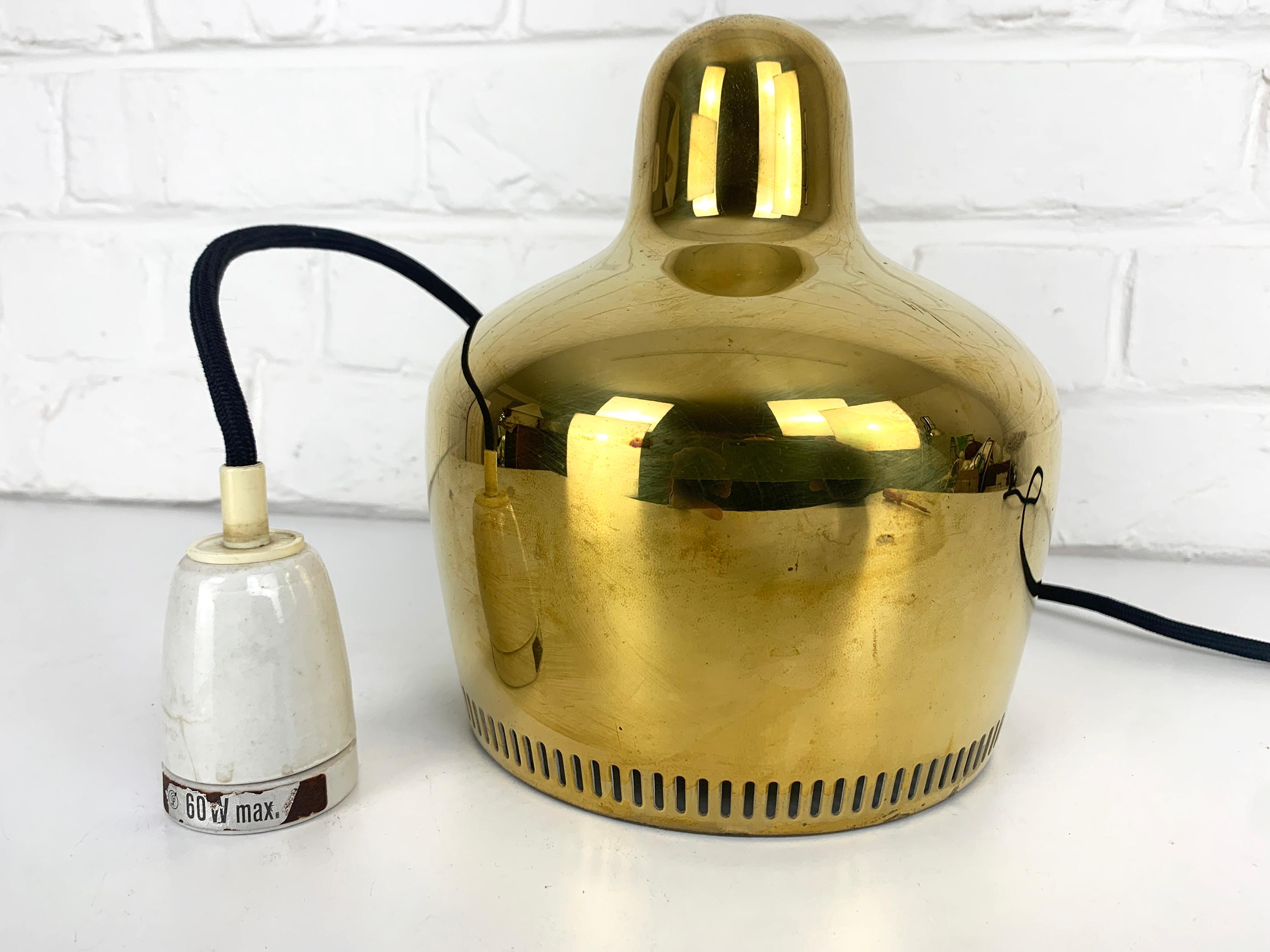 Lámpara colgante vintage Golden Bell de Alvar Aalto para Louis Poulsen, Dinamarca, 1960 en venta 6