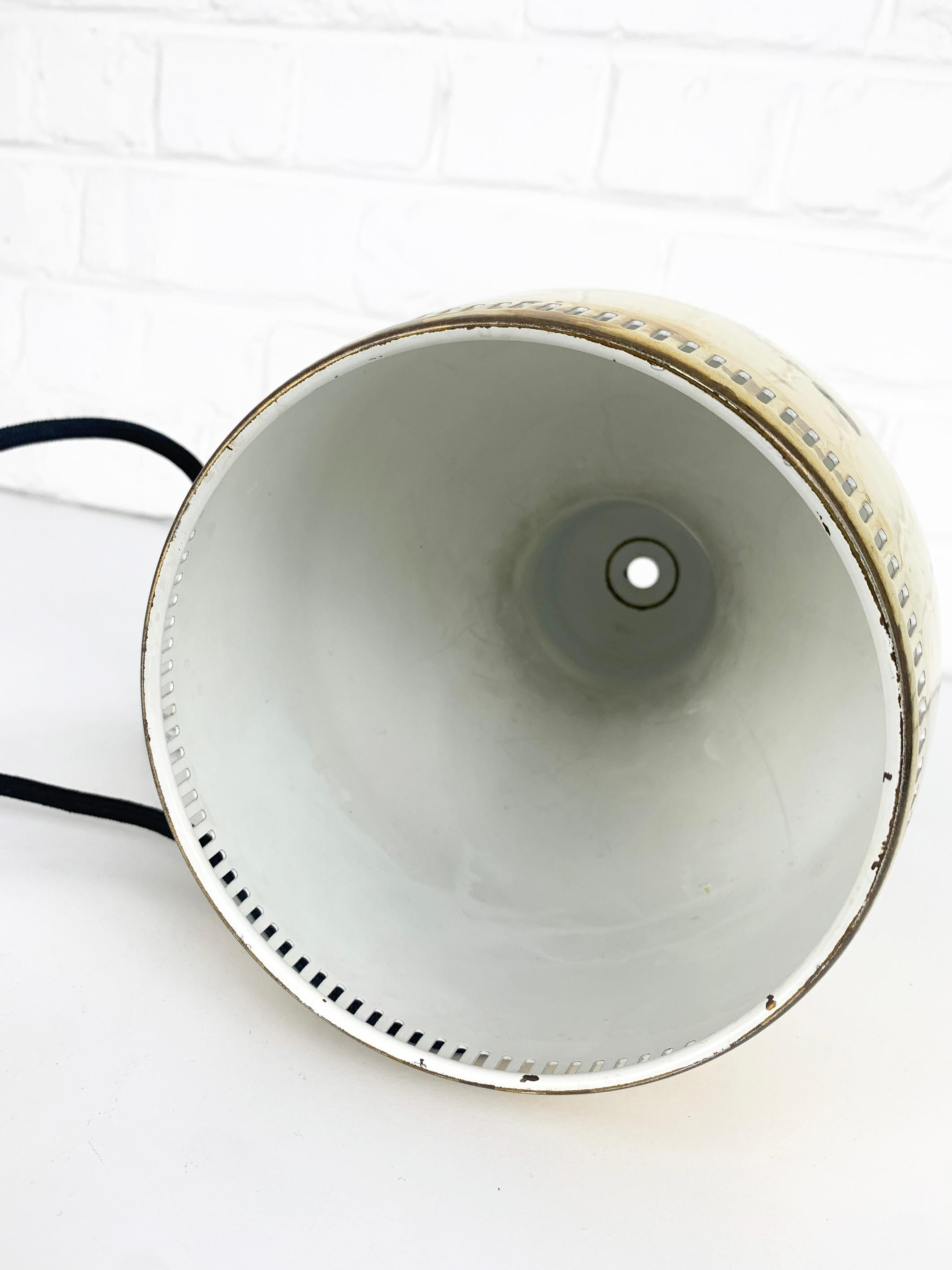 Lámpara colgante vintage Golden Bell de Alvar Aalto para Louis Poulsen, Dinamarca, 1960 en venta 8
