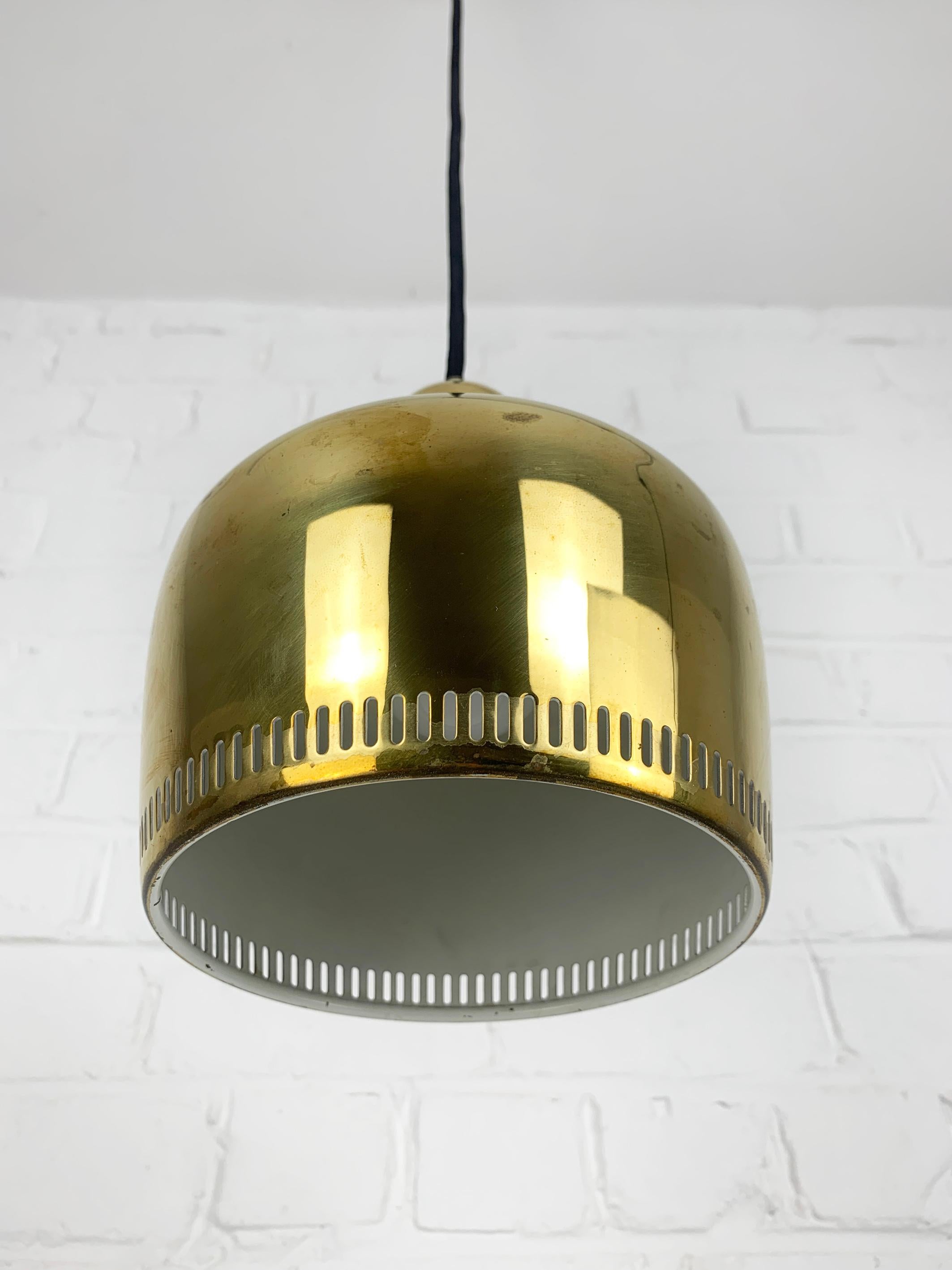 Lámpara colgante vintage Golden Bell de Alvar Aalto para Louis Poulsen, Dinamarca, 1960 en venta 1