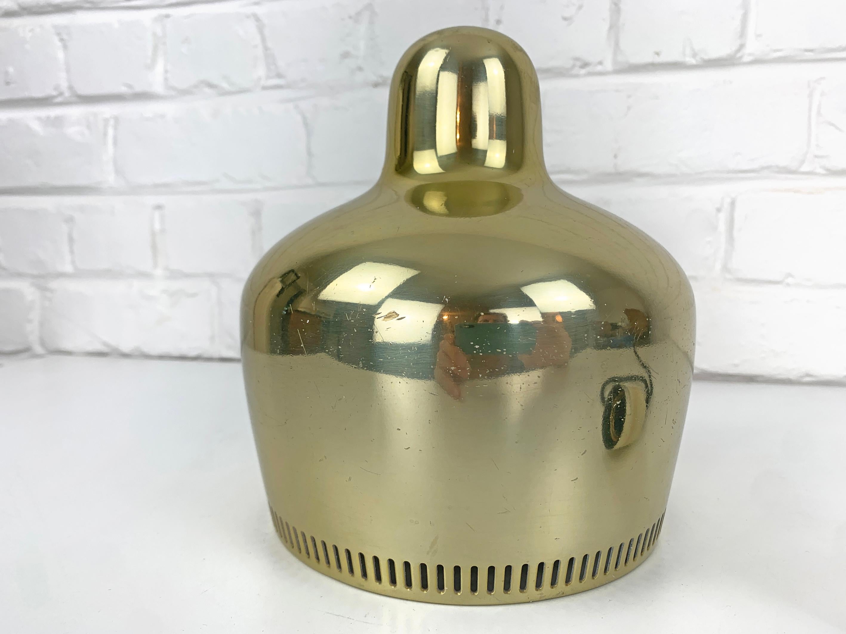 Lampe suspendue vintage à cloche dorée d'Alvar Aalto pour Louis Poulsen en vente 4