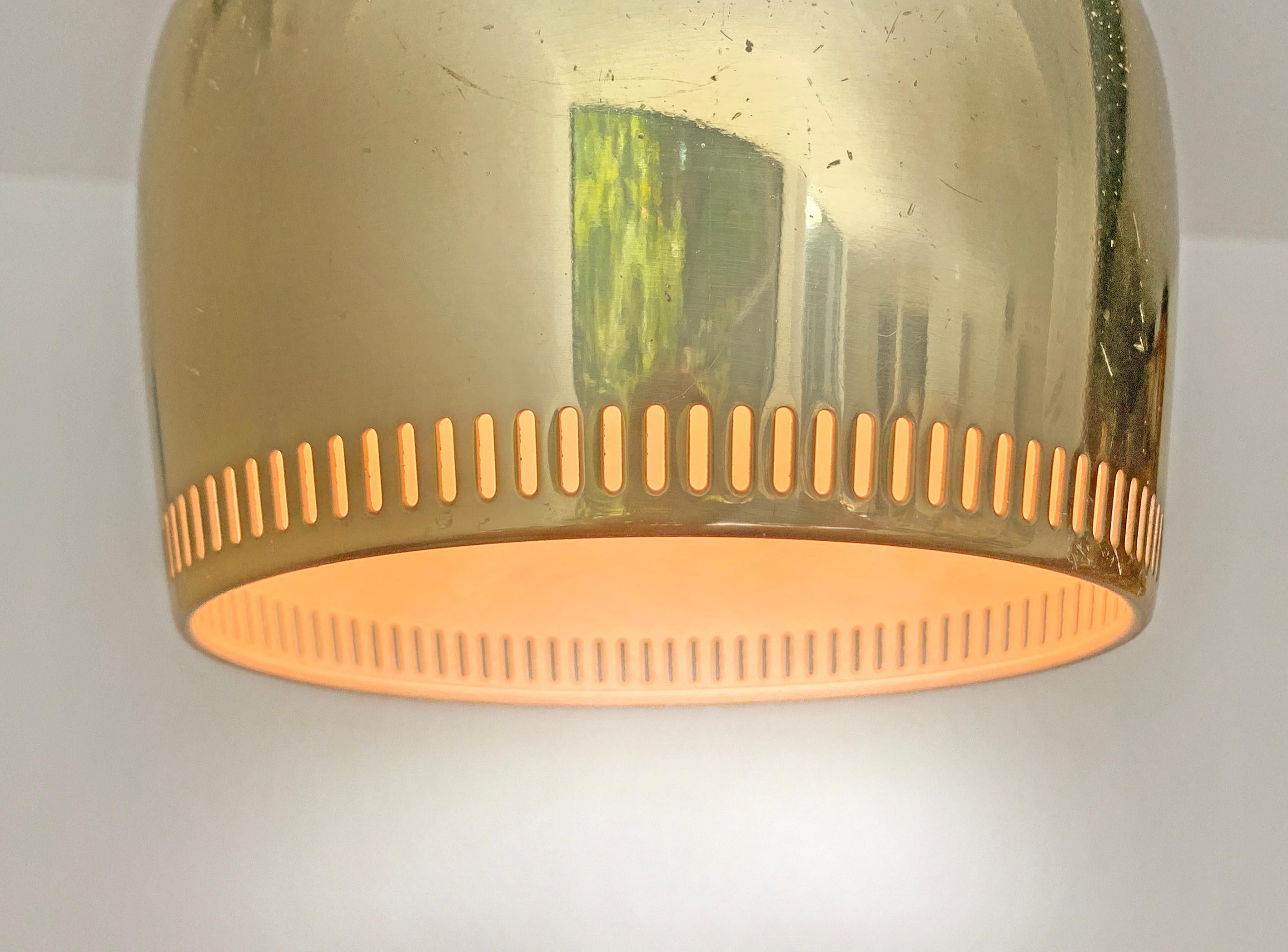 Lampada a sospensione vintage Golden Bell di Alvar Aalto per Louis Poulsen In condizioni buone in vendita a Vorst, BE