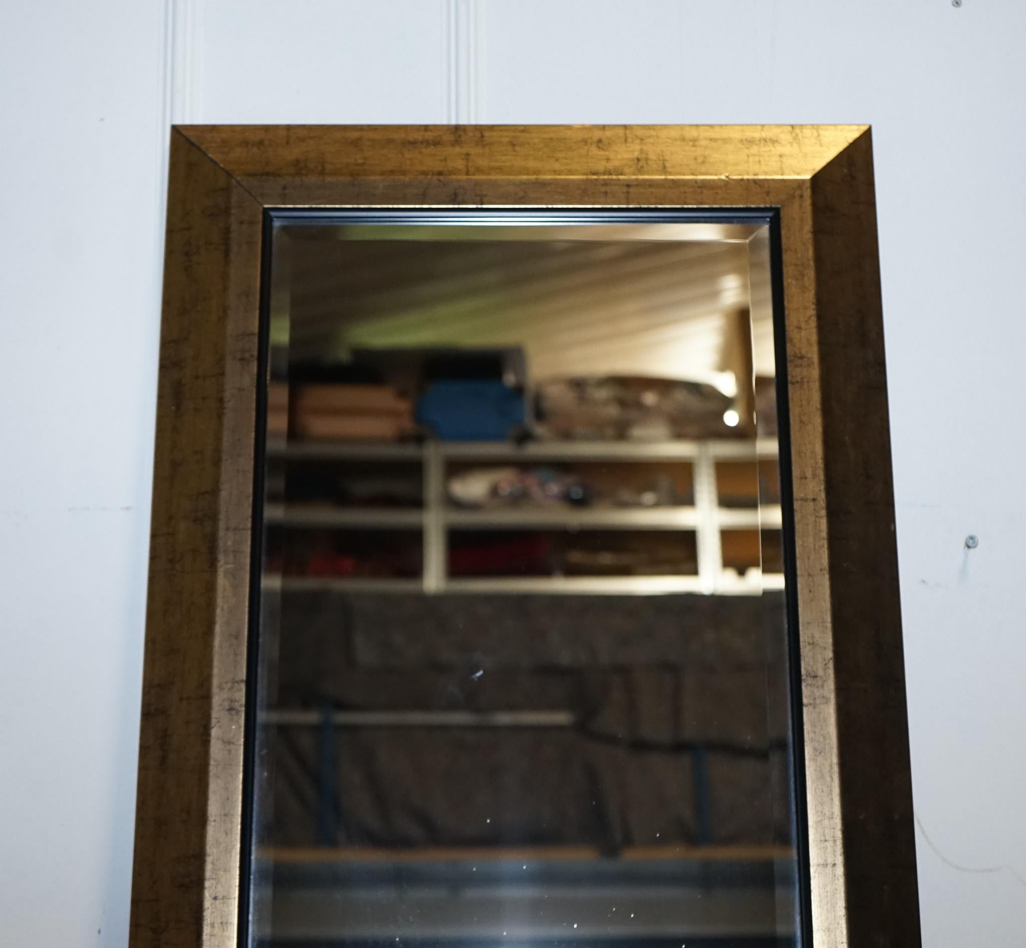 VINTAGE GOLDENER BEVELLED WANDSPIEGEL HORIZONTAL ODER VERTIKAL AUFGEHÄNGT (Handgefertigt) im Angebot