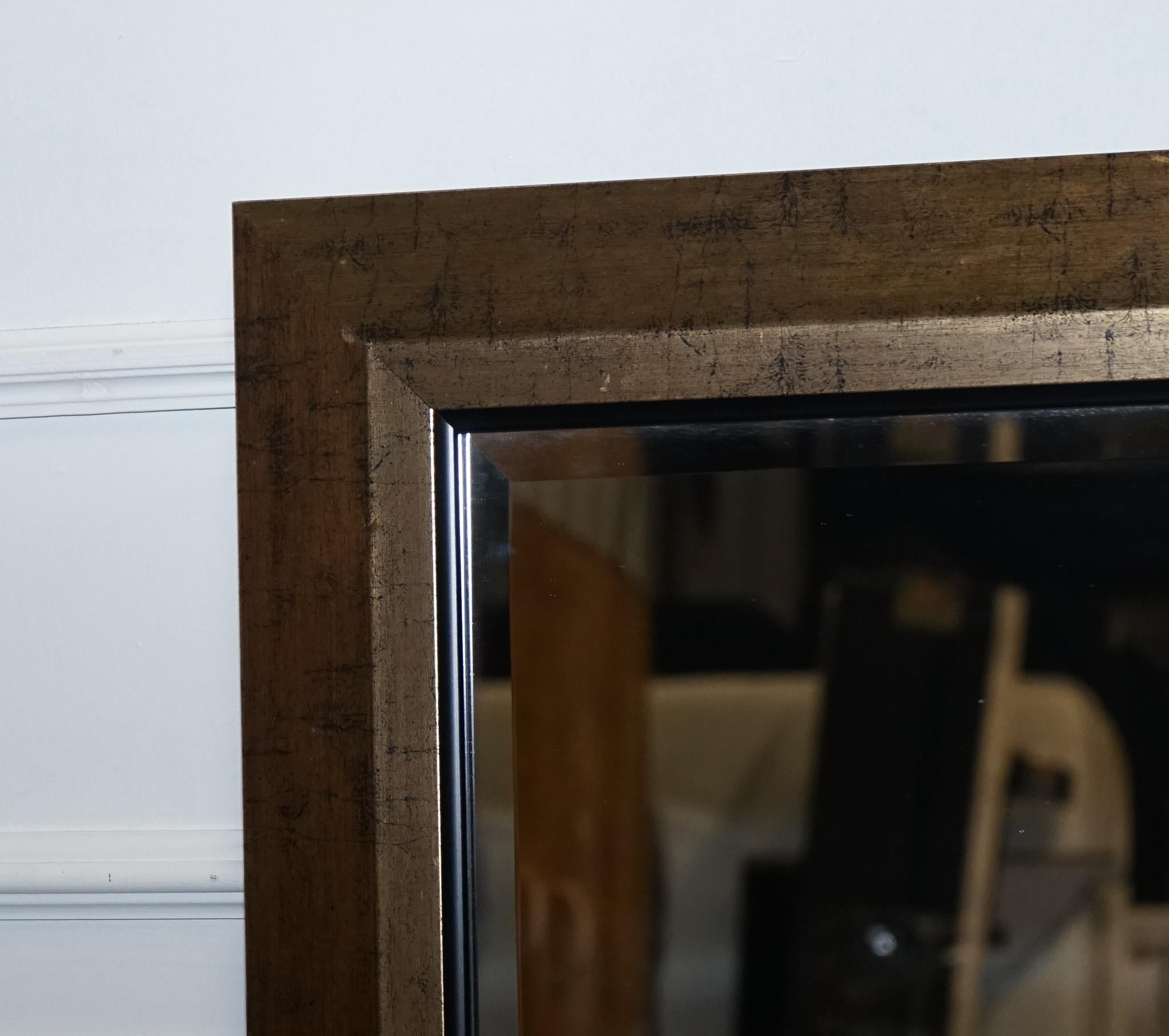 VINTAGE GOLDENER BEVELLED WANDSPIEGEL HORIZONTAL ODER VERTIKAL AUFGEHÄNGT (Spiegel) im Angebot