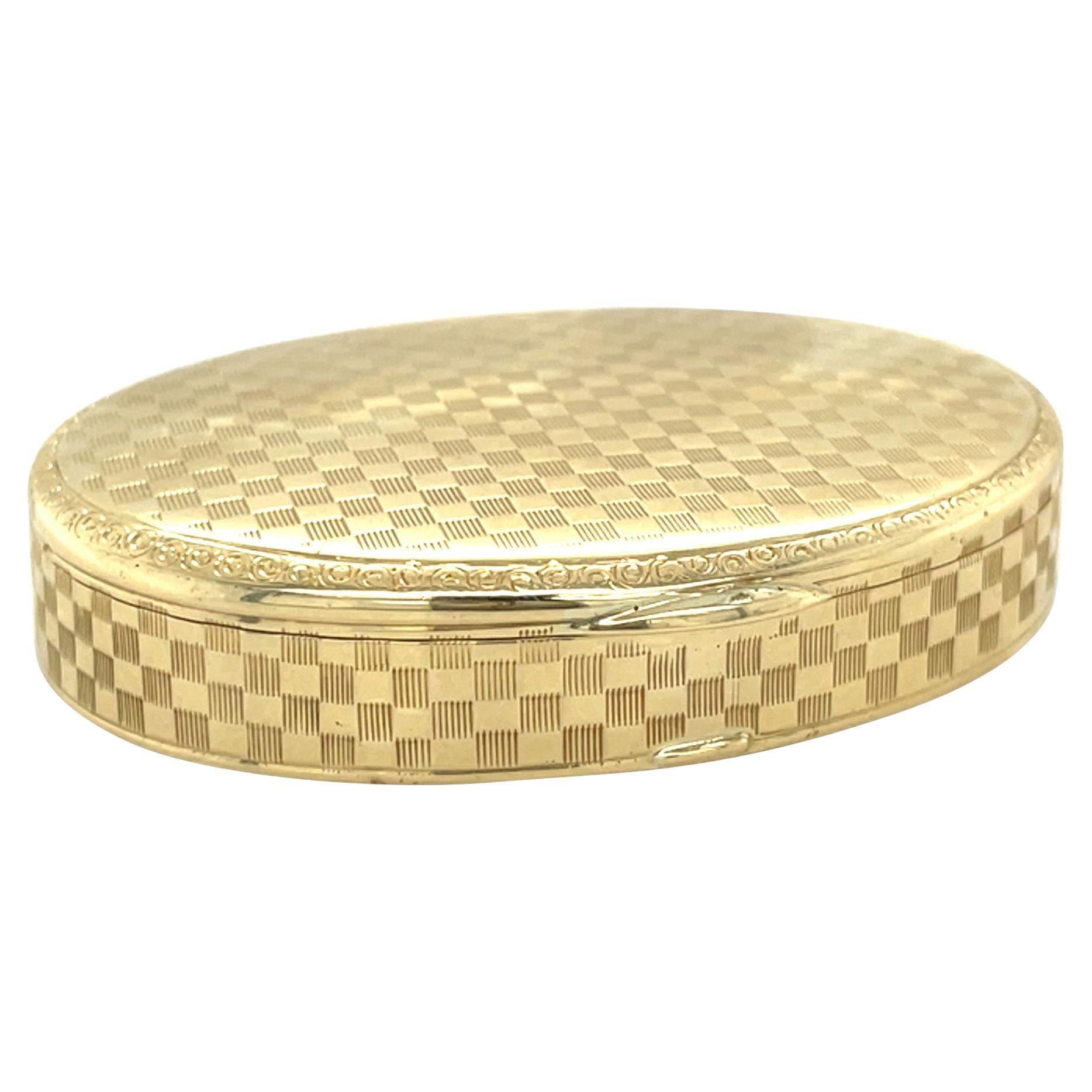 Vintage Golden Engraved Pill Box, Solid Gold Patterned Vanity Travel Case 14K For Sale