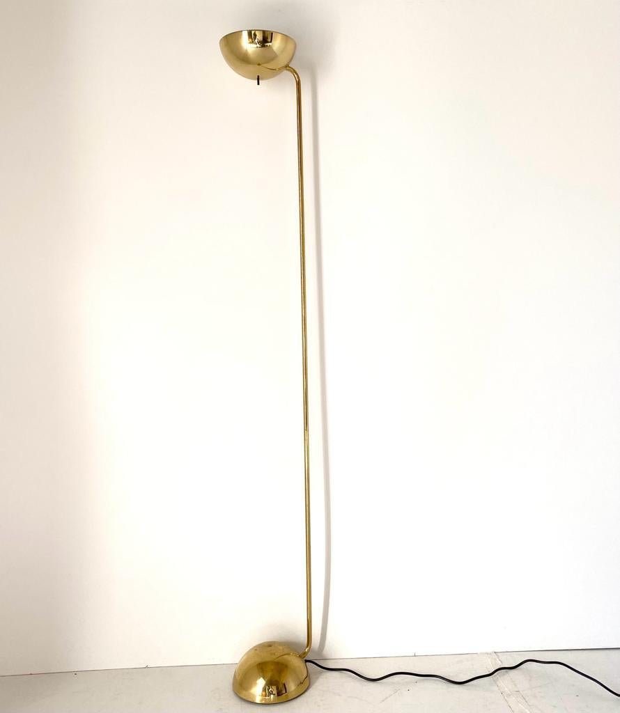 A goldenrod vintage floor lamp by Tronconi. Item attributed to Barbieri e Marianelli designers. 1980s made in Italy piece of design 

Particular design with very thin stem and lampshade and base with same curved shape. The switch is underneath the