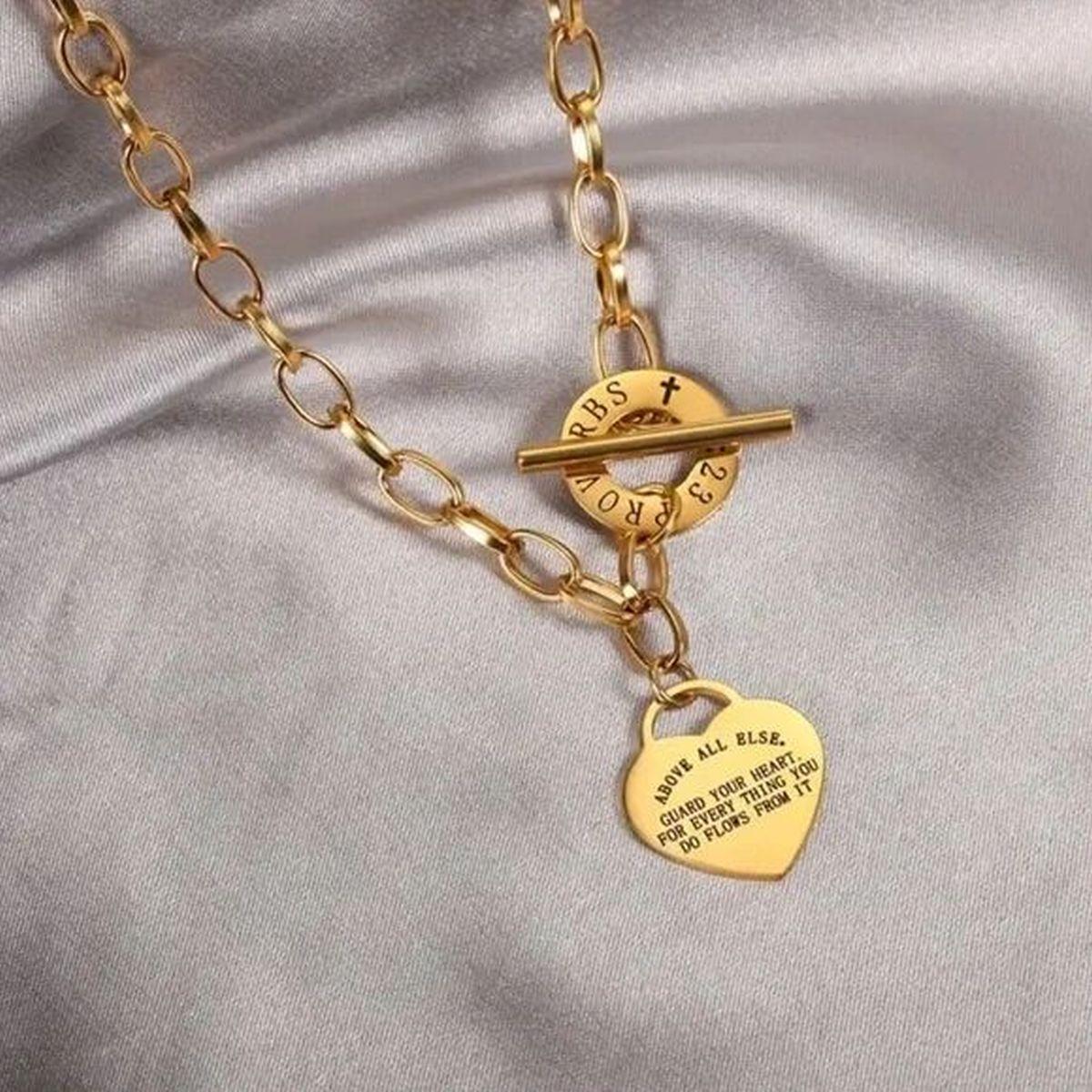 Einfach schön! Vintage 18K Gold plattiert Heart Lock Anhänger Toggle Link Halskette. Eingeschrieben: Vor allem anderen hüte dein Herz, denn alles, was du tust, kommt von ihm! Die Halskette ist ca. 18