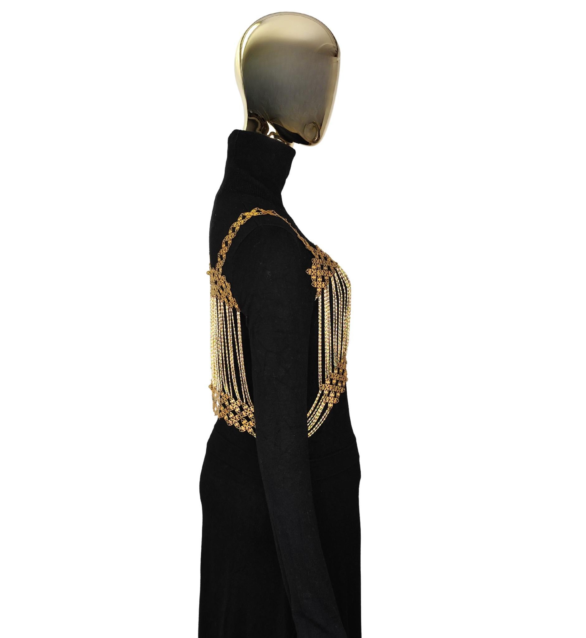 Nero Crop top con catena in metallo dorato vintage in vendita