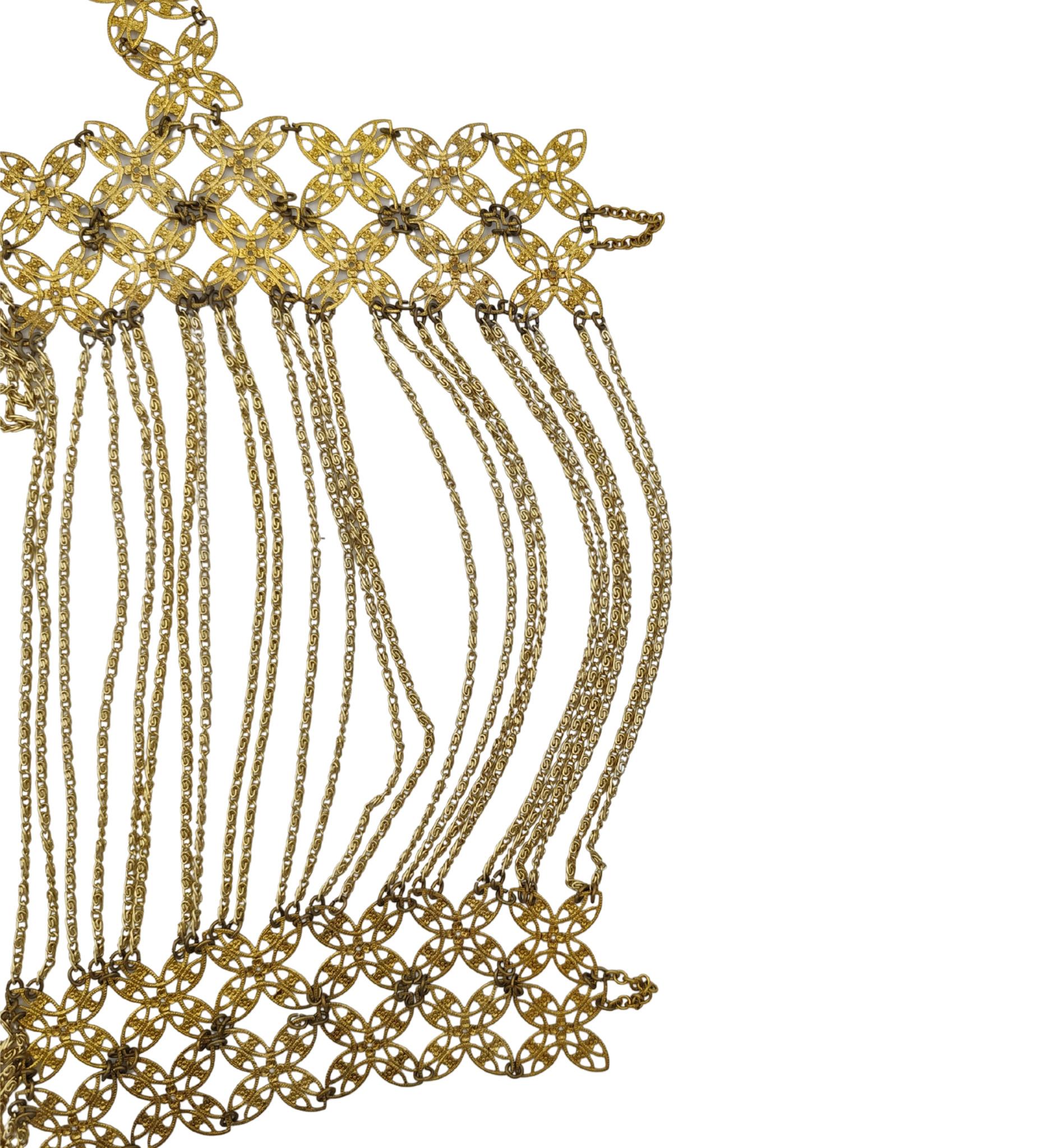 Crop top con catena in metallo dorato vintage in vendita 3
