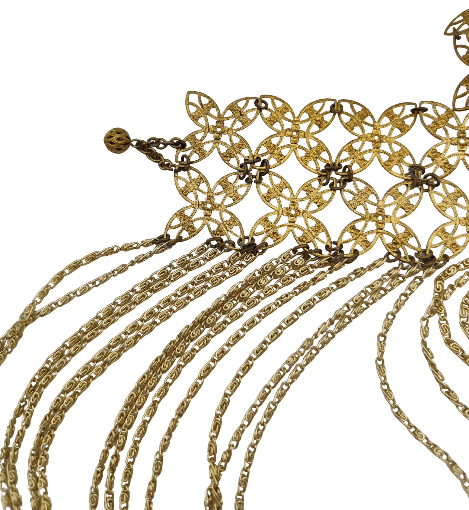 Crop top con catena in metallo dorato vintage in vendita 4